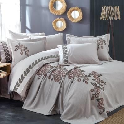 Nazik Home Çiçek Nakışlı Çift Kişilik Nevresimli Pike Takımı Oasis 9 Parça Vizon