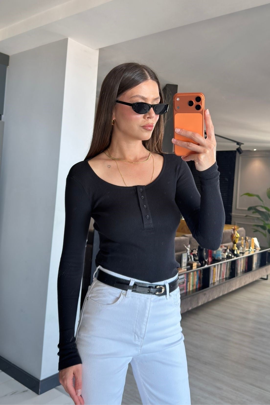 Siyah Geniş Yaka Düğmeli Body