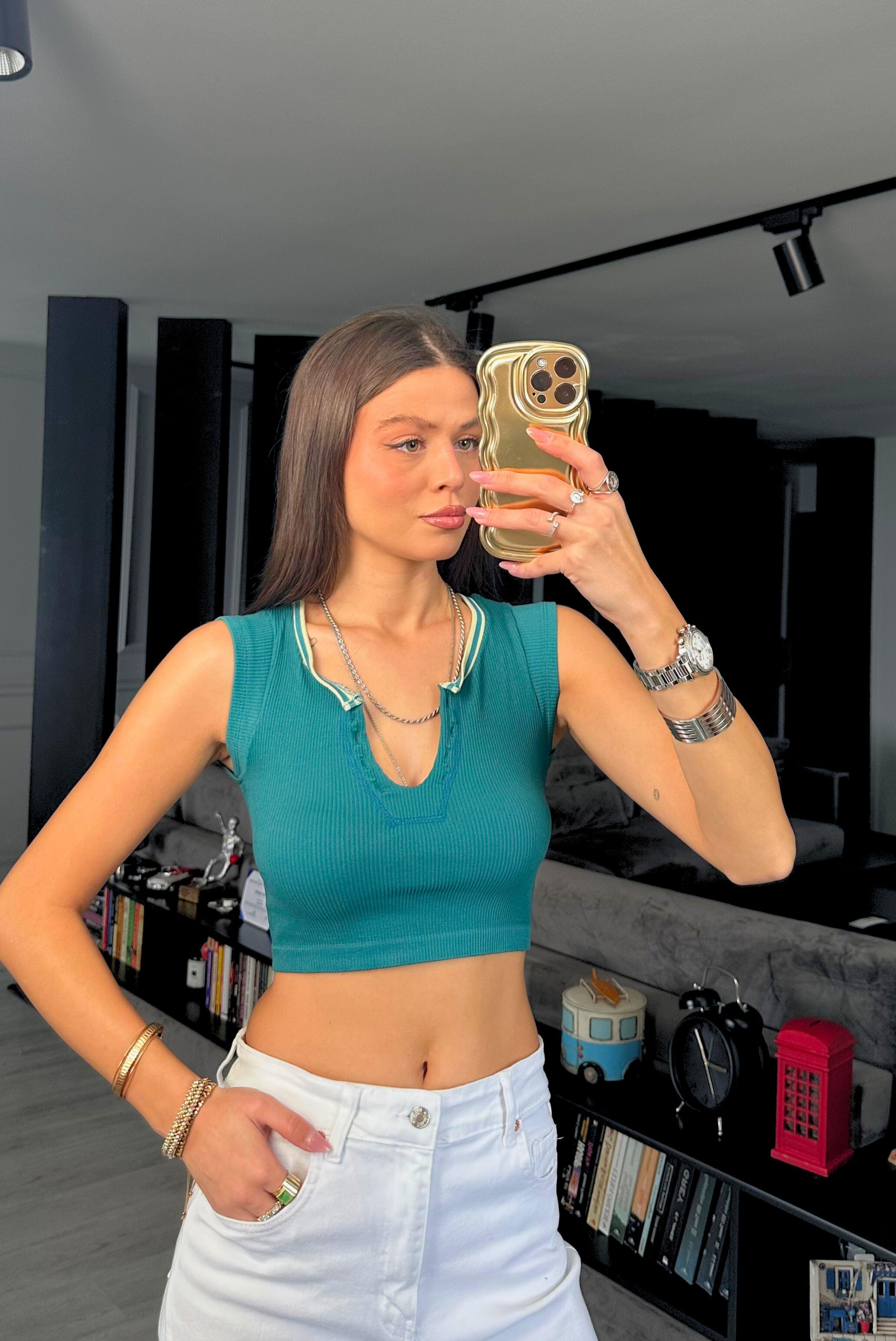 V YAKA DİKİŞ DETAYLI CROP