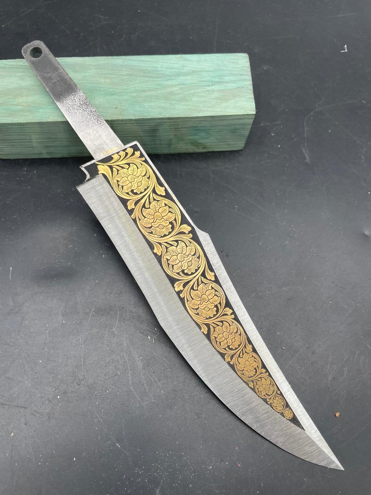 Buyruk  Desen Gravür Altın Kaplama