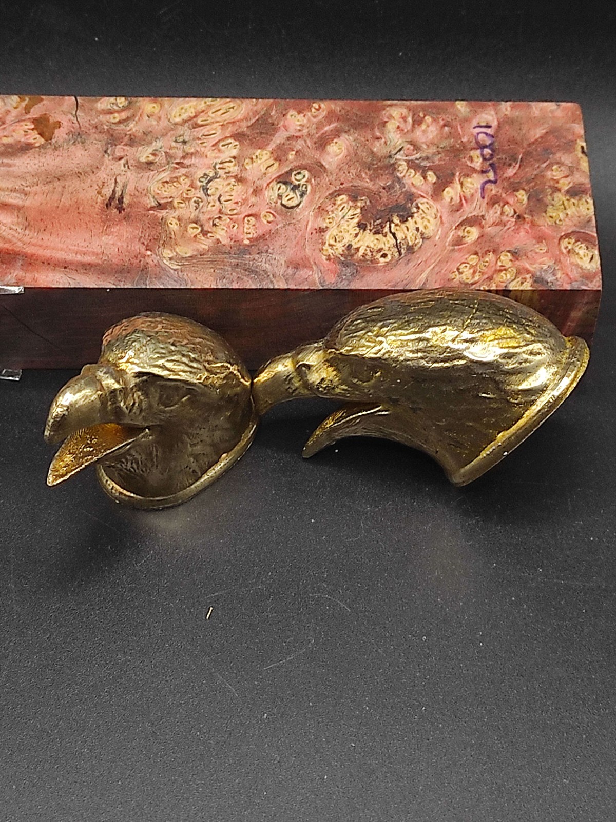 Kartal Figürlü Başlık