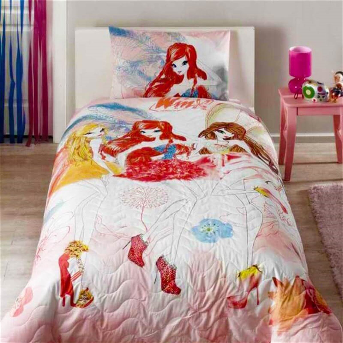 Taç Winx Lisansli Kapitoneli Tek Kişilik Nevresim TakımıTaçTek Kişilik Nevresim