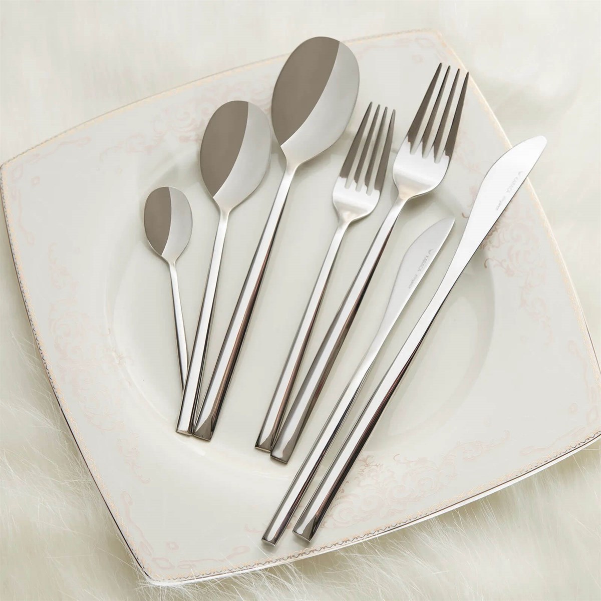 Karaca Liza 84 Parça 12 Kişilik Çatal Kaşık Bıçak Takımı Elegance KutuluKaracaÇatal Kaşık Bıçak Takımları