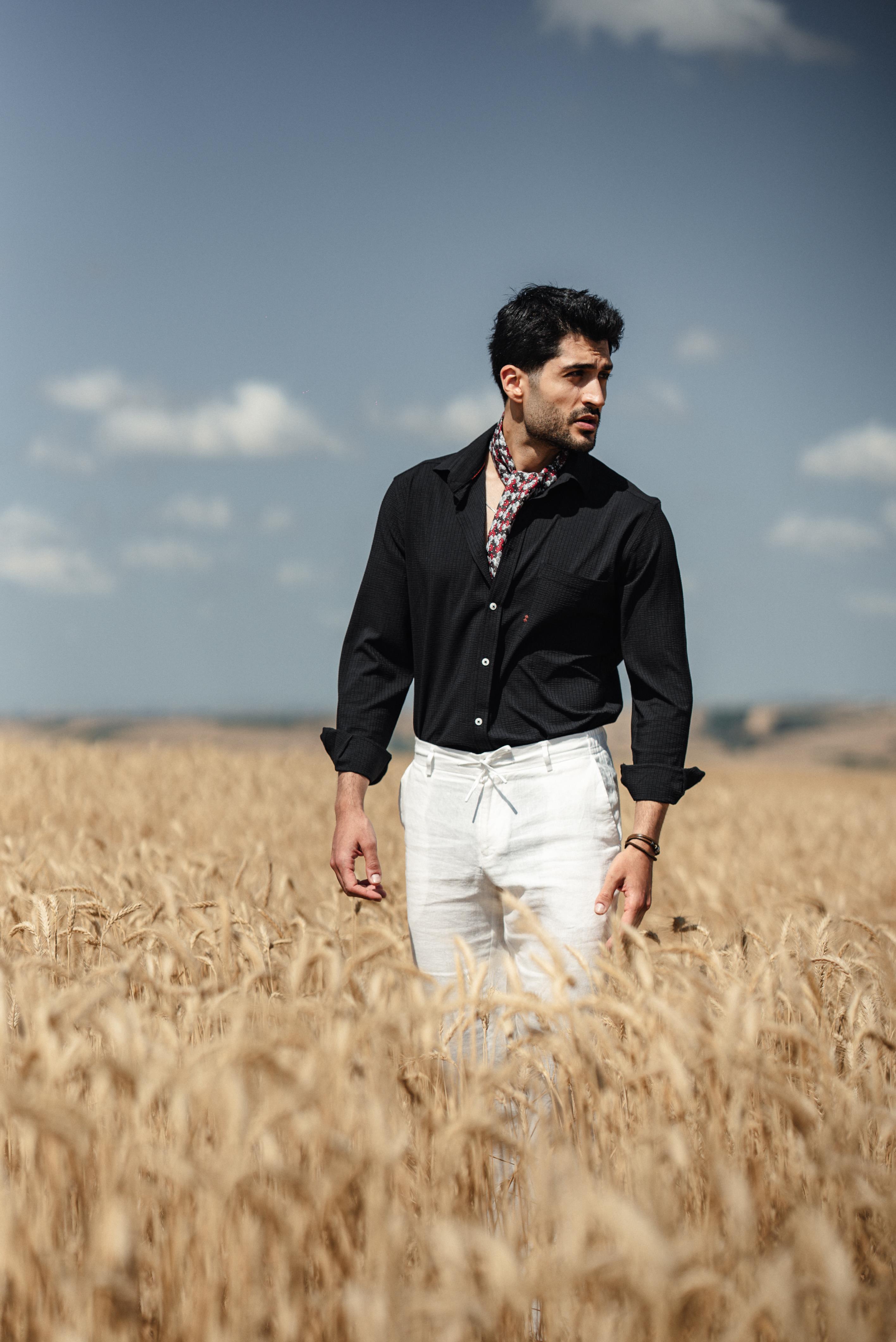 Alttan Düğmeli Slim Fit Gömlek ürünü ÜST GİYİM kategorisinde sizleri bekliyor.