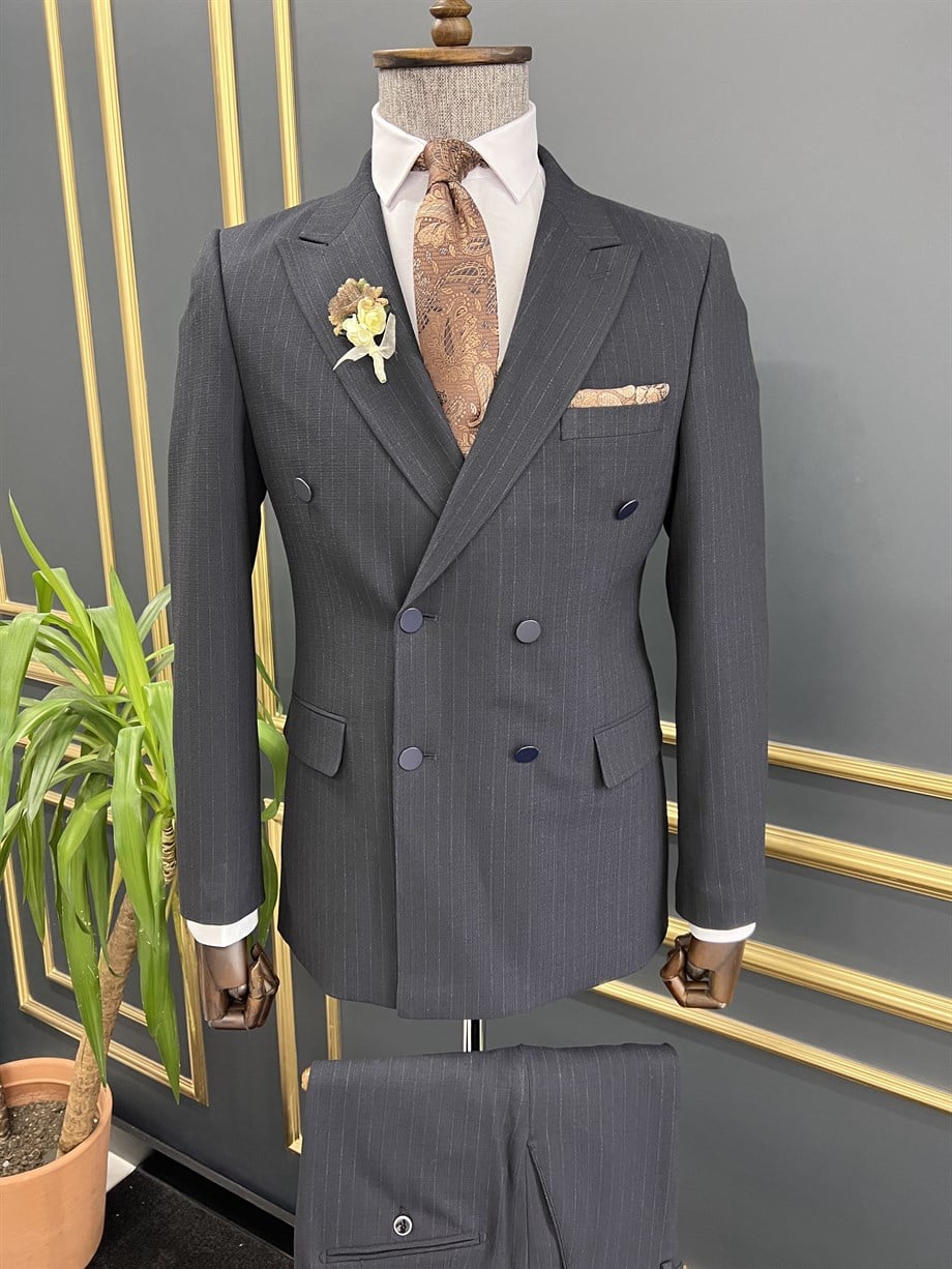 Çizgi Detay Slim Fit Kruvaze Takım Elbise ürünü TAKIM ELBİSE kategorisinde sizleri bekliyor.