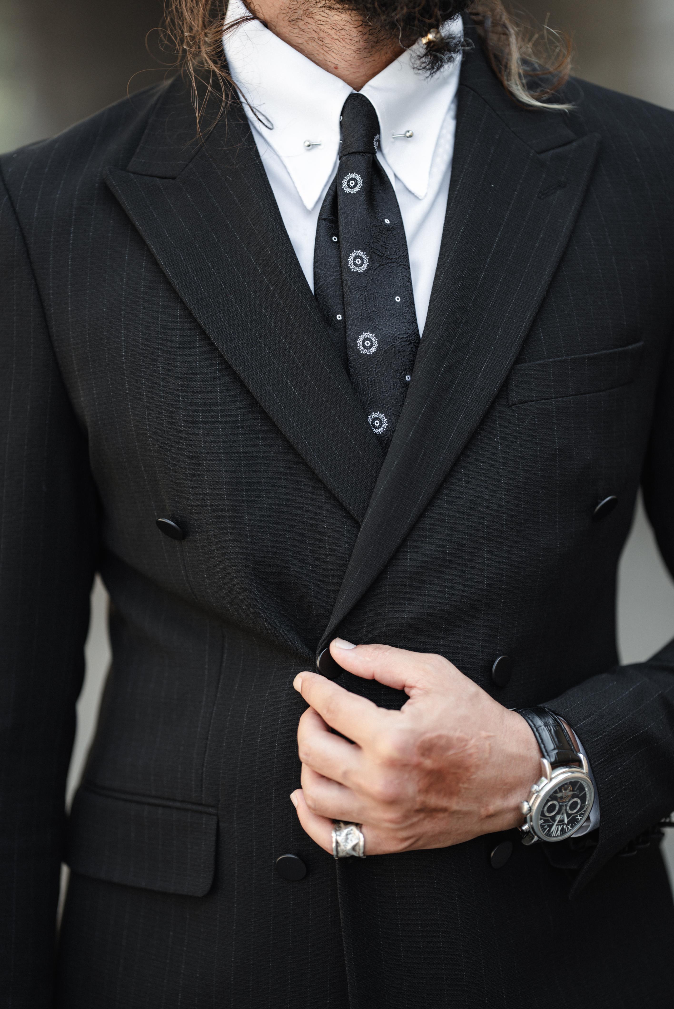 Çizgi Detay Slim Fit Kruvaze Takım Elbise Siyah ürünü TAKIM ELBİSE kategorisinde sizleri bekliyor.