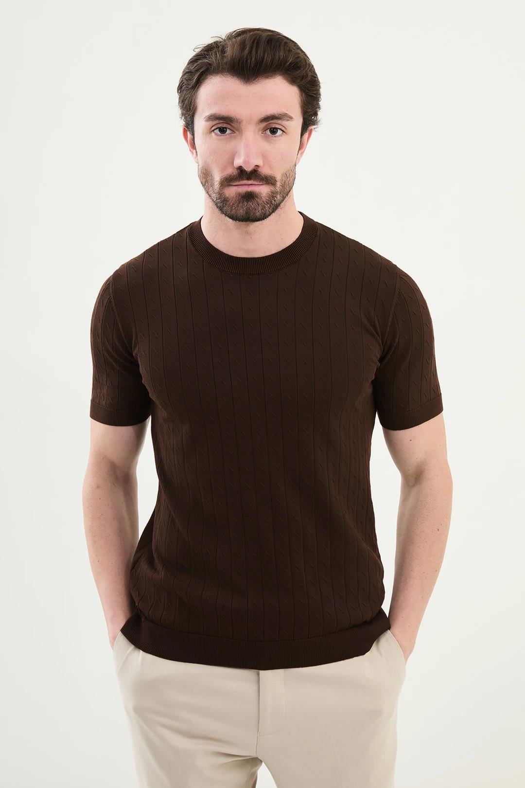 Desenli Slim Fit Bisiklet Yaka Erkek Triko T-Shirt ürünü ÜST GİYİM kategorisinde sizleri bekliyor.
