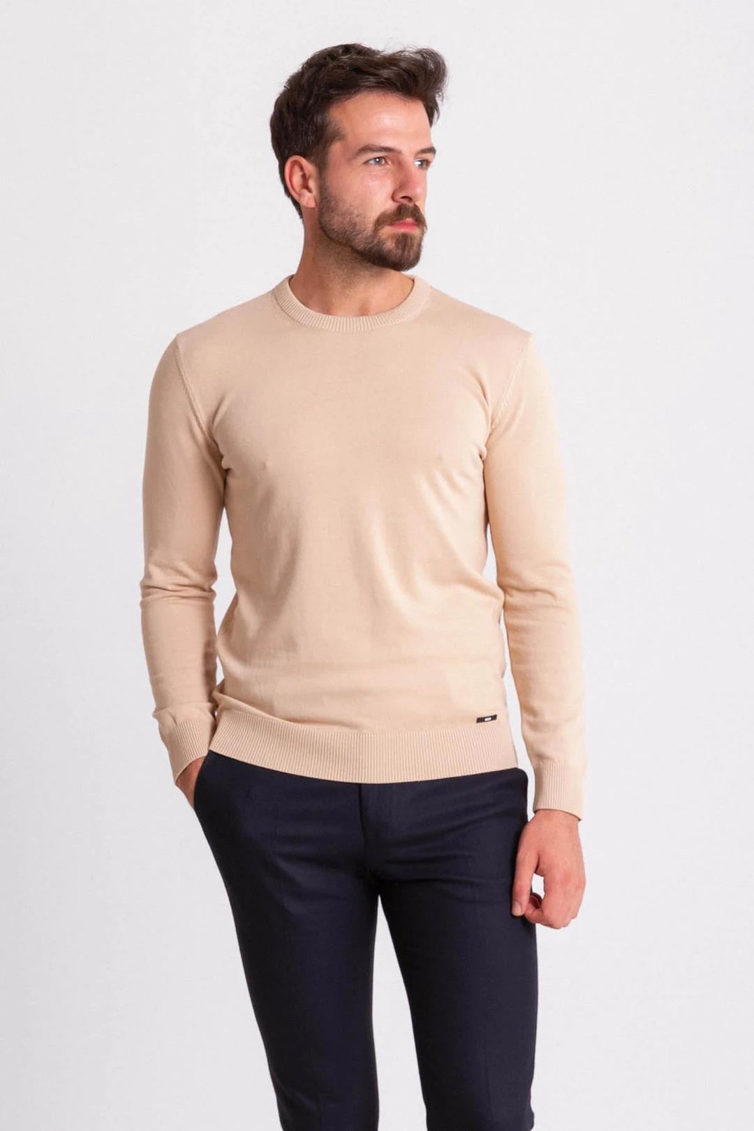 Düz Slim Fit Erkek Bisiklet Yaka Kazak Bej ürünü ÜST GİYİM kategorisinde sizleri bekliyor.