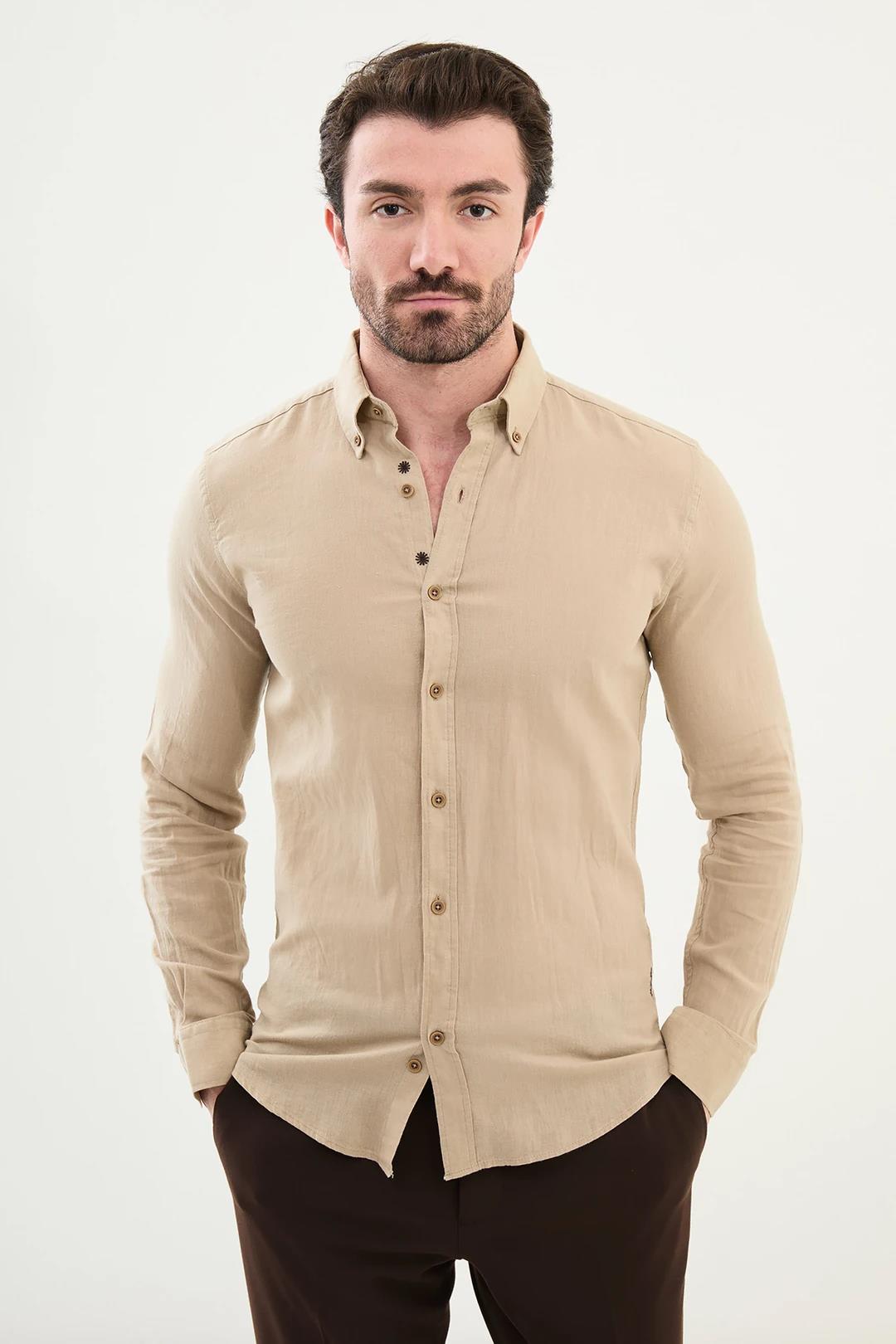 Düz Slim Fit Uzun Kollu Keten Erkek Gömlek ürünü ÜST GİYİM kategorisinde sizleri bekliyor.