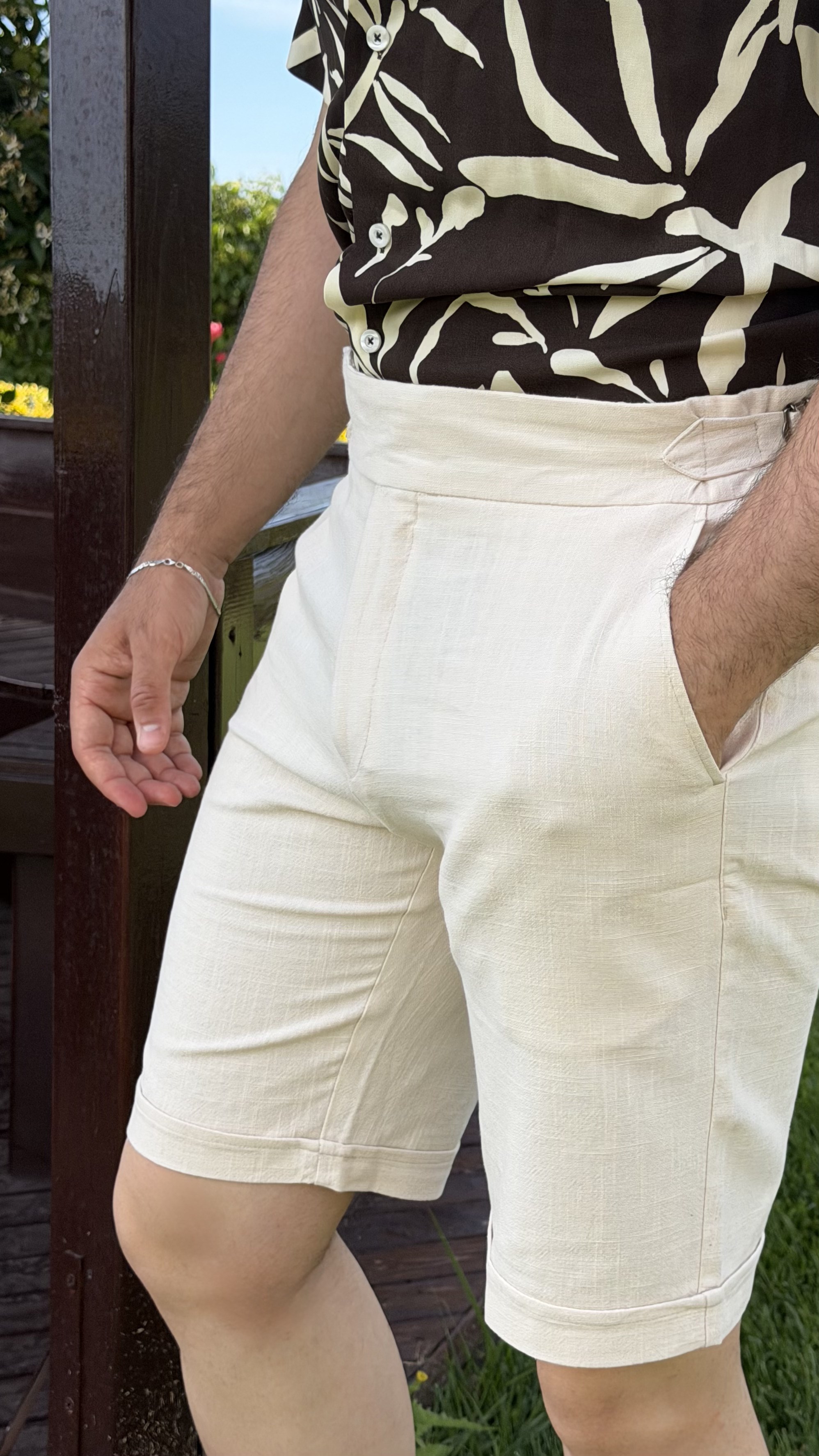 Düz Süper Slim Fit Kemerli Erkek Keten Şort Bej ürünü KUMAŞ PANTOLON kategorisinde sizleri bekliyor.