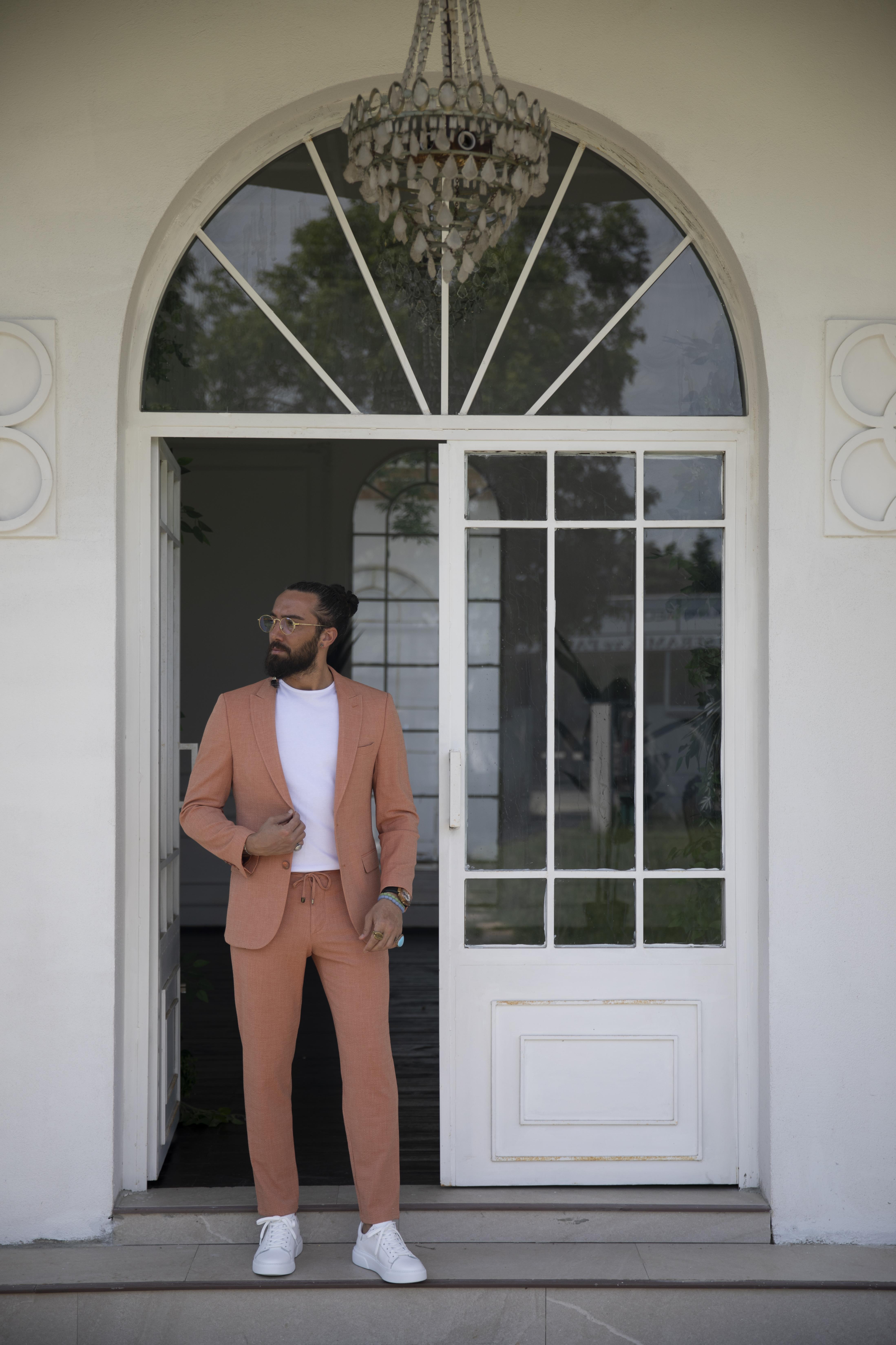 Erkek Kırlangıç Yaka Slim Fit Takım Elbise ürünü TAKIM ELBİSE kategorisinde sizleri bekliyor.