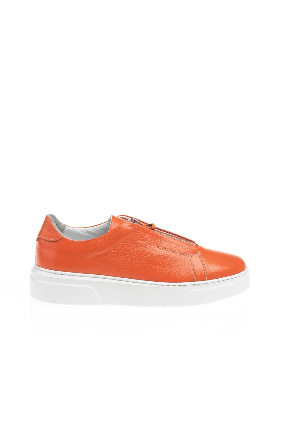 Eva Taban İç Dış Hakiki Deri Fermuarlı Sneakers ürünü YENİ SEZON kategorisinde sizleri bekliyor.