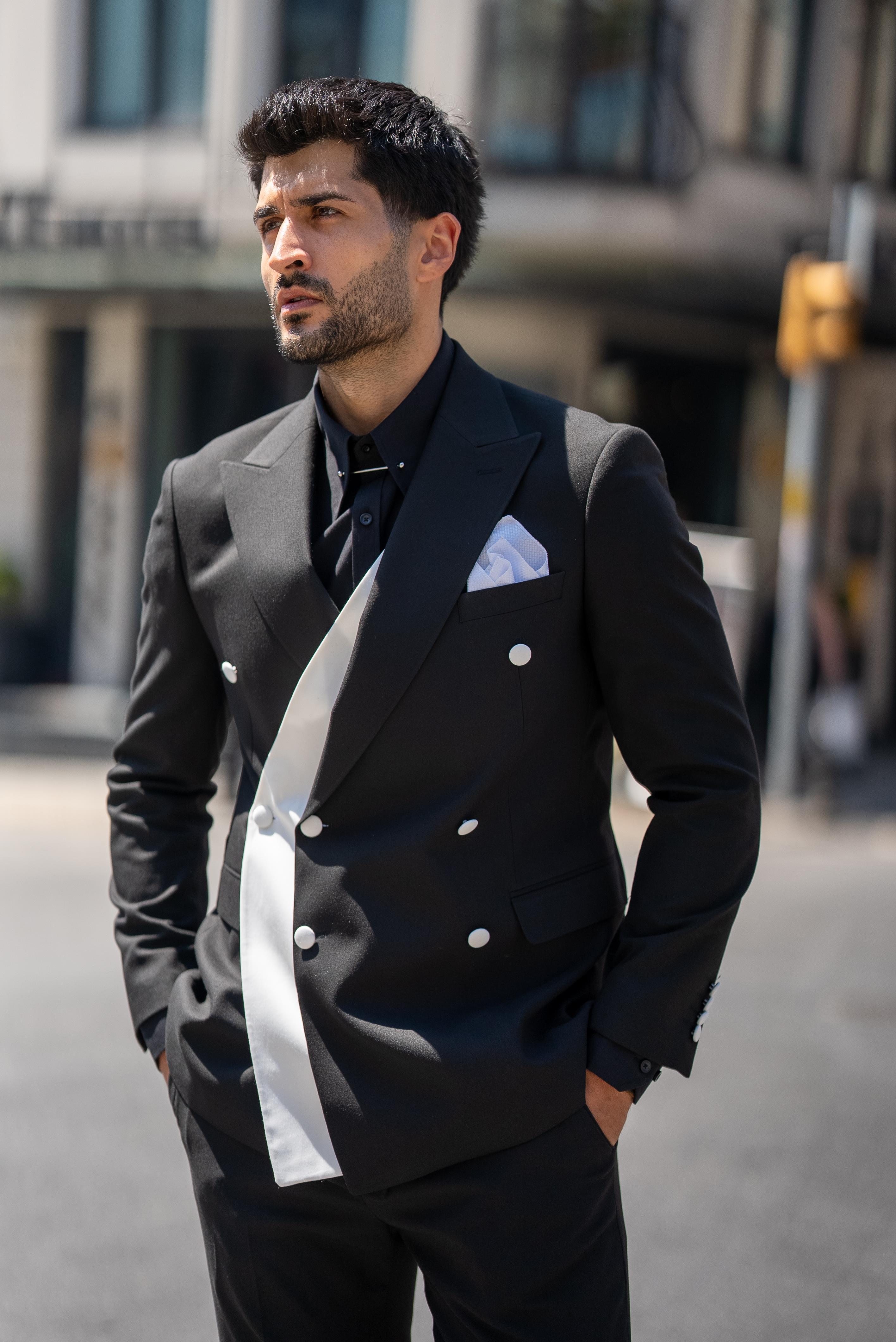 Kırlangıç Yaka Özel Tasarım Slim Fit Takım Elbise ürünü TAKIM ELBİSE kategorisinde sizleri bekliyor.