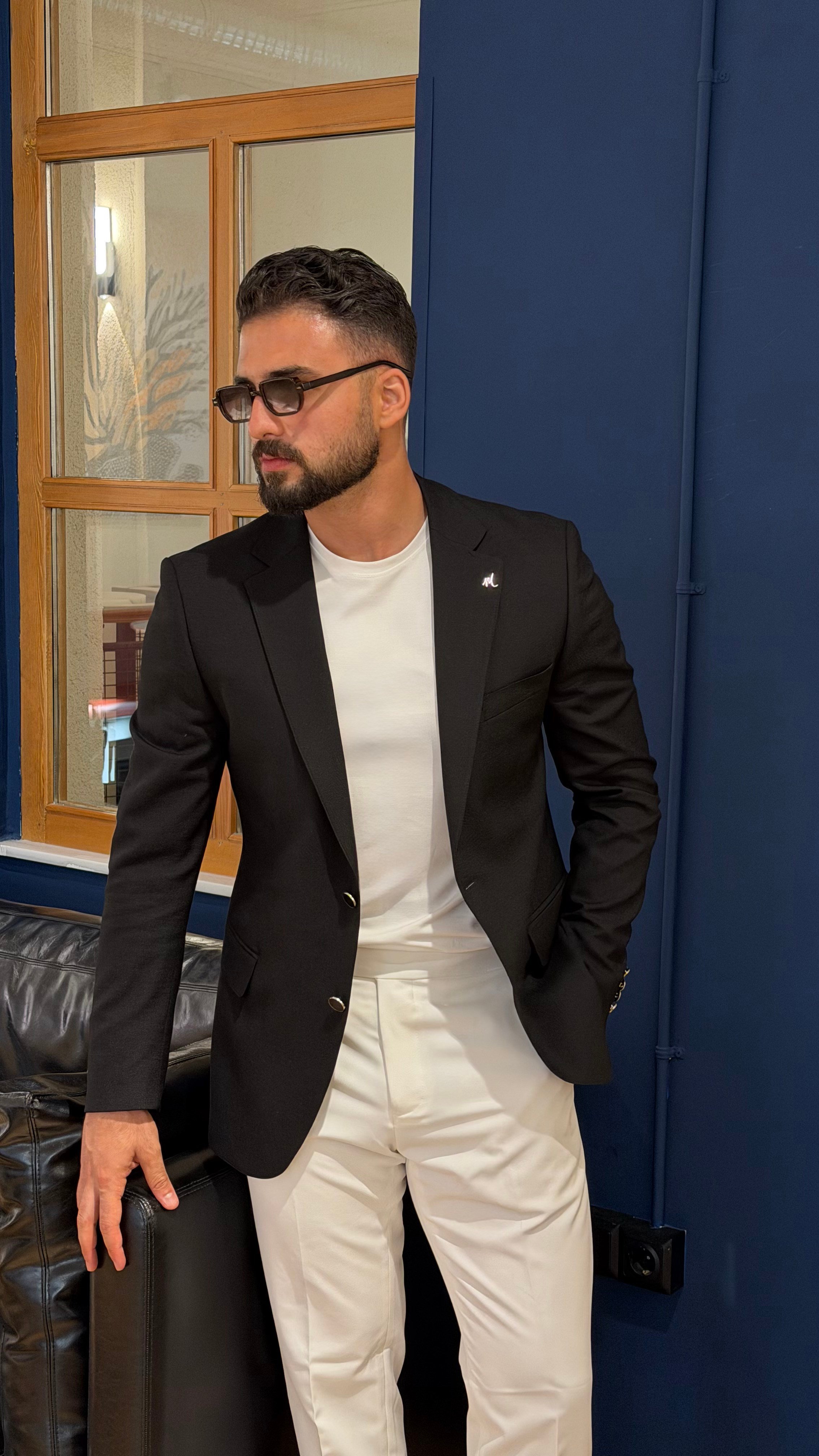 MONO YAKA  CEKET ürünü TAKIM ELBİSE kategorisinde sizleri bekliyor.