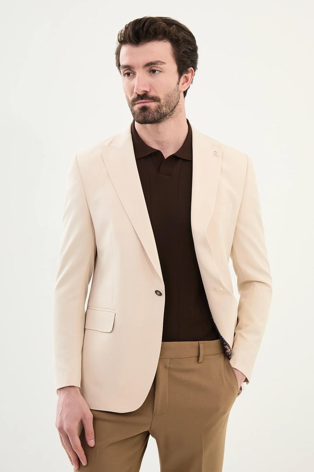 MONO YAKA KAPAK CEP DETAYLI CEKET ürünü DIŞ GİYİM kategorisinde sizleri bekliyor.