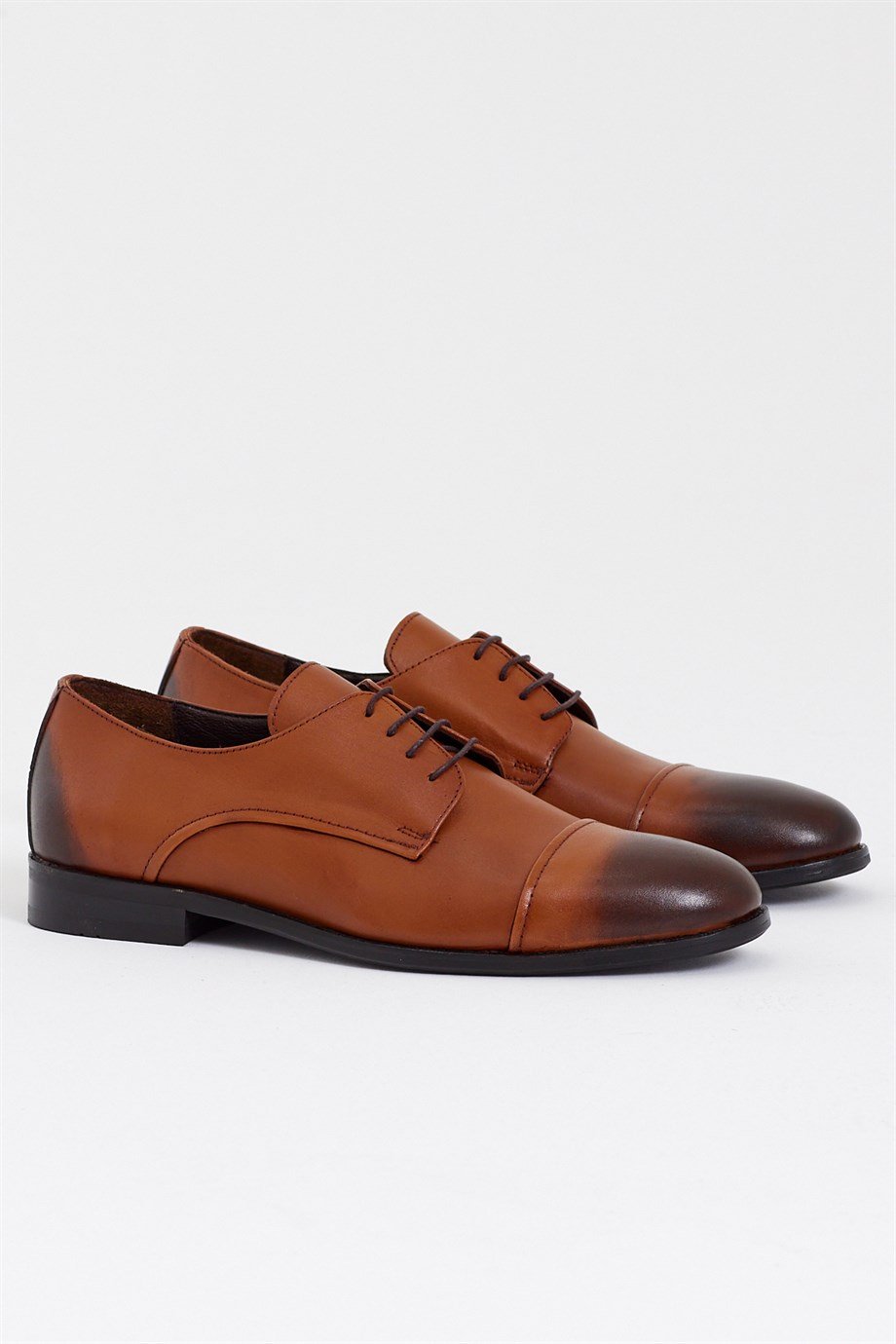 Neolit Taban Hakiki Deri Sneaker ürünü YENİ SEZON kategorisinde sizleri bekliyor.