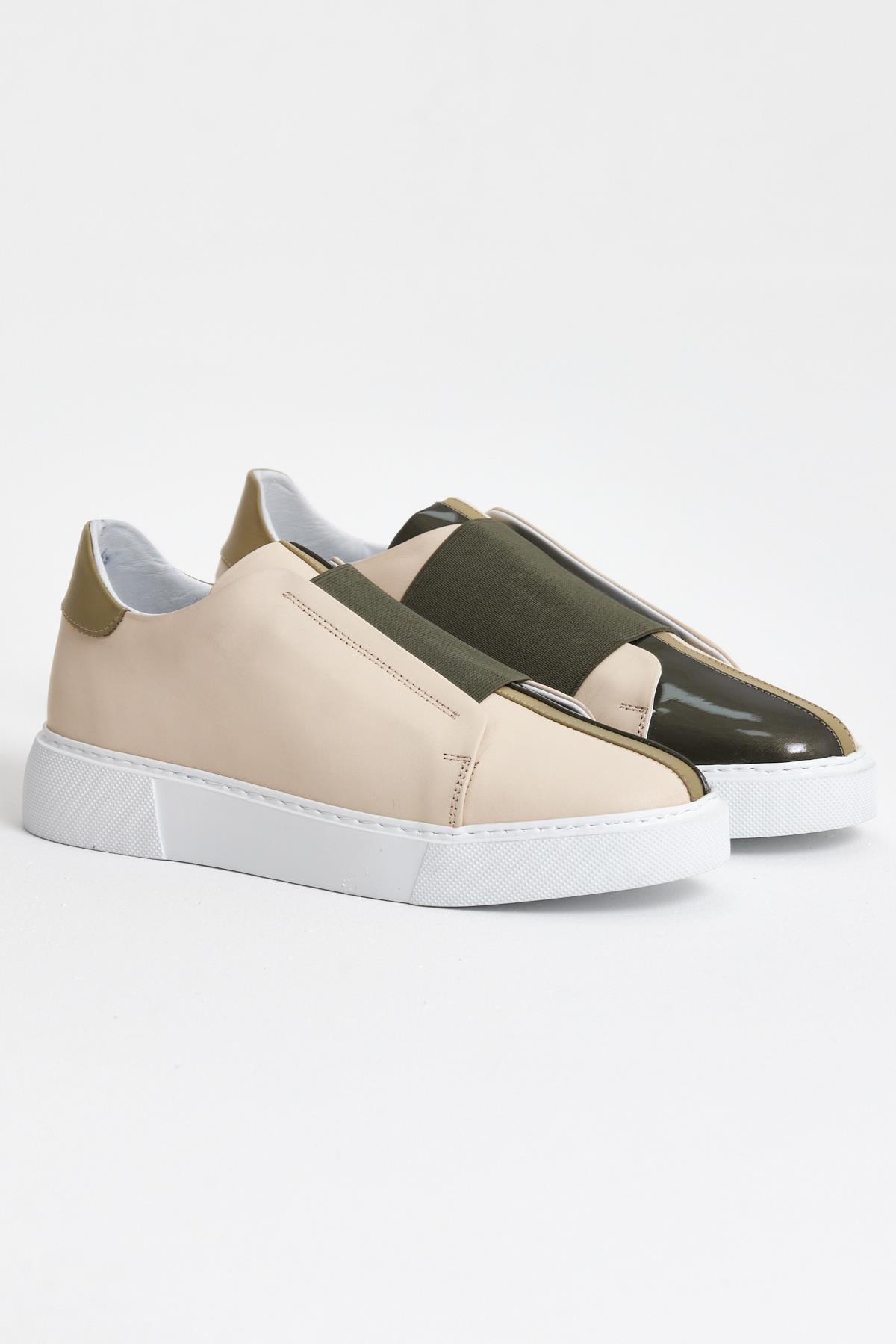 Özel Tasarım Eva Taban Sneakers ürünü YENİ SEZON kategorisinde sizleri bekliyor.