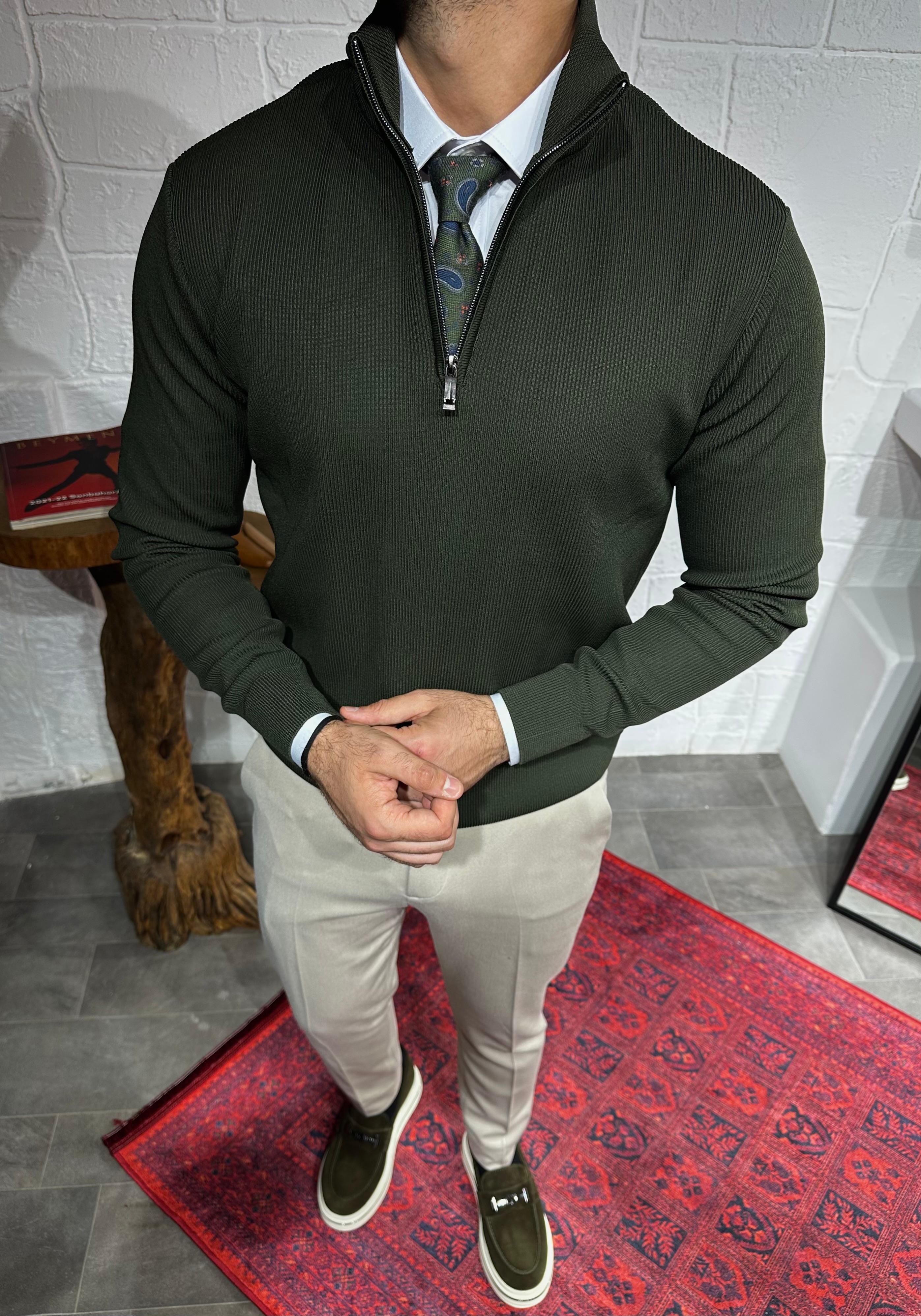 Özel Tasarım Fermuar Detaylı Uzun Kollu Triko ürünü ÜST GİYİM kategorisinde sizleri bekliyor.