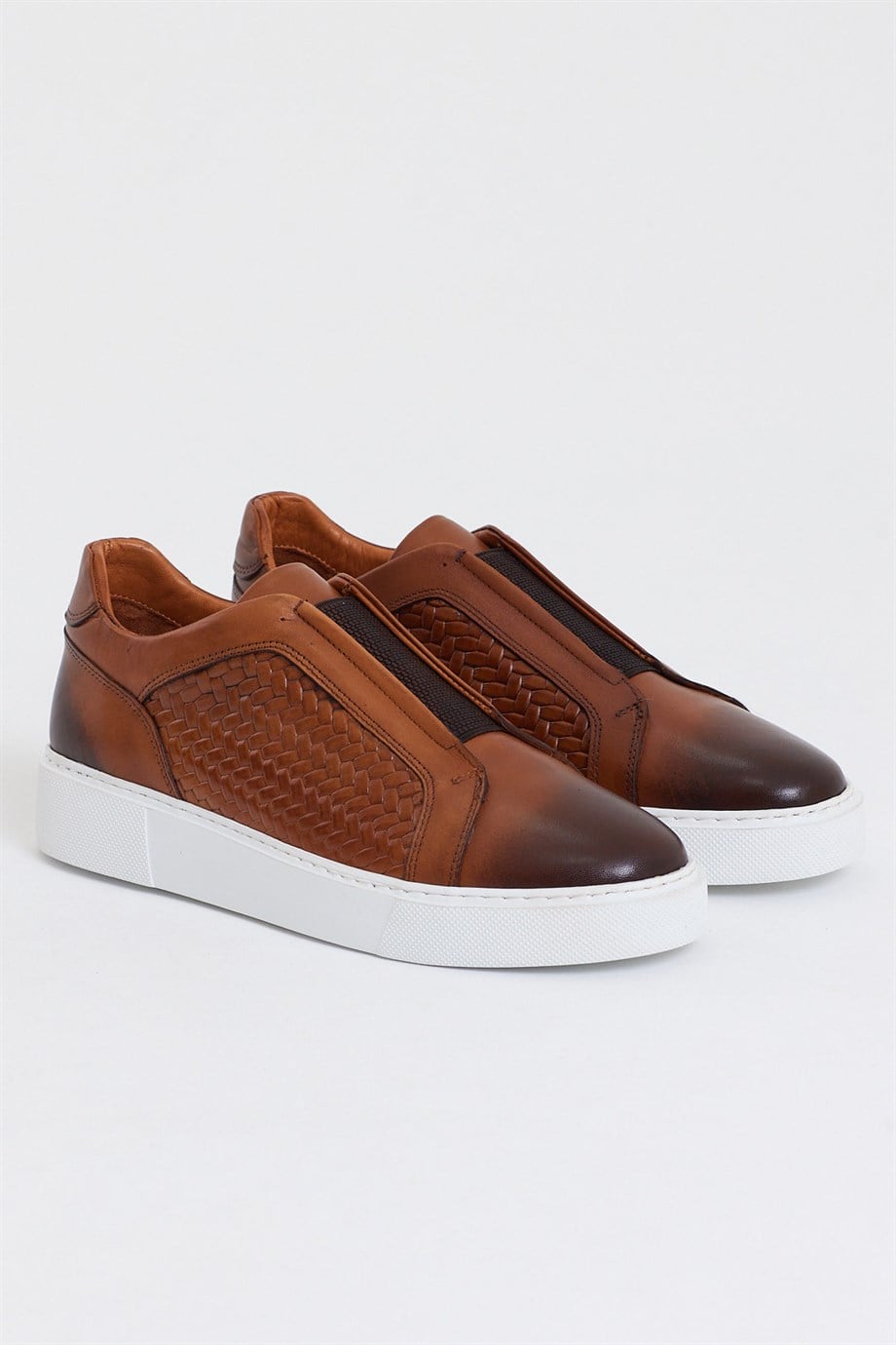 Özel Tasarım Hasır Detay Sneakers ürünü YENİ SEZON kategorisinde sizleri bekliyor.