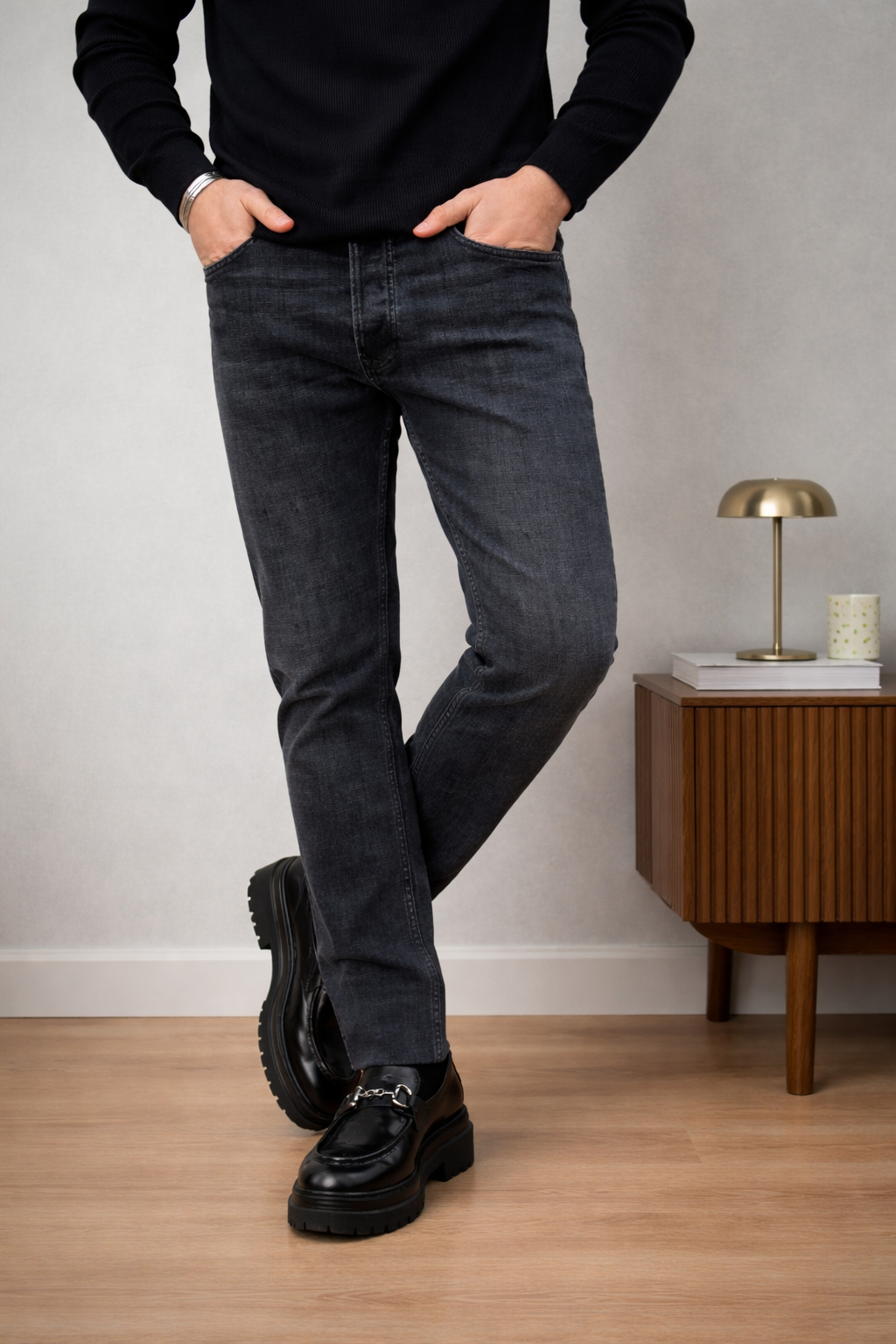 Özel tasarım Kot Pantalon ürünü KOT PANTOLON kategorisinde sizleri bekliyor.