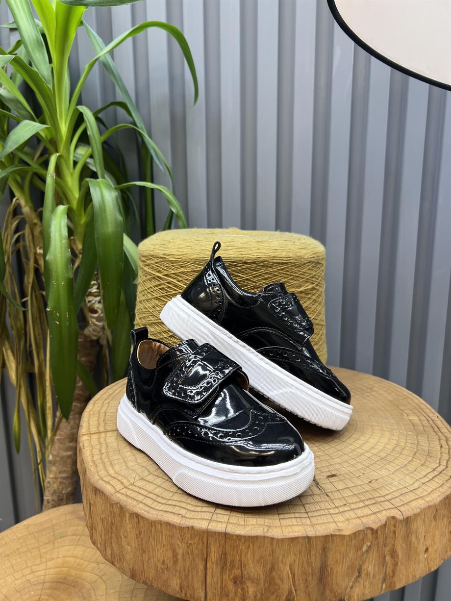 Özel Tasarım Rugan Çocuk Ayakkabı ürünü YENİ SEZON kategorisinde sizleri bekliyor.