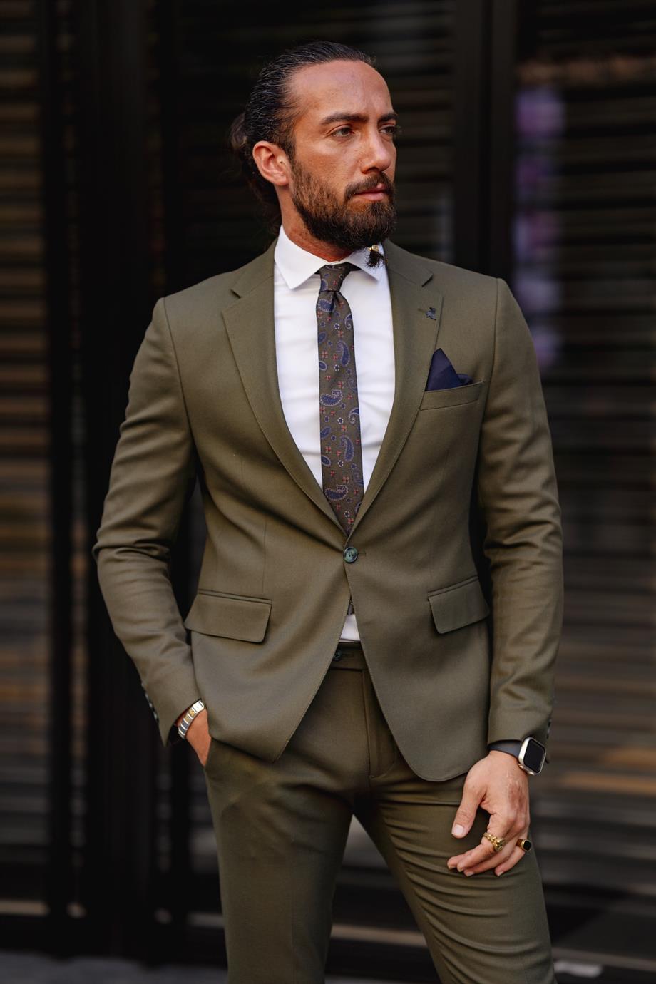 Özel Tasarım Slim Fit Spor Takım Elbise ürünü TAKIM ELBİSE kategorisinde sizleri bekliyor.