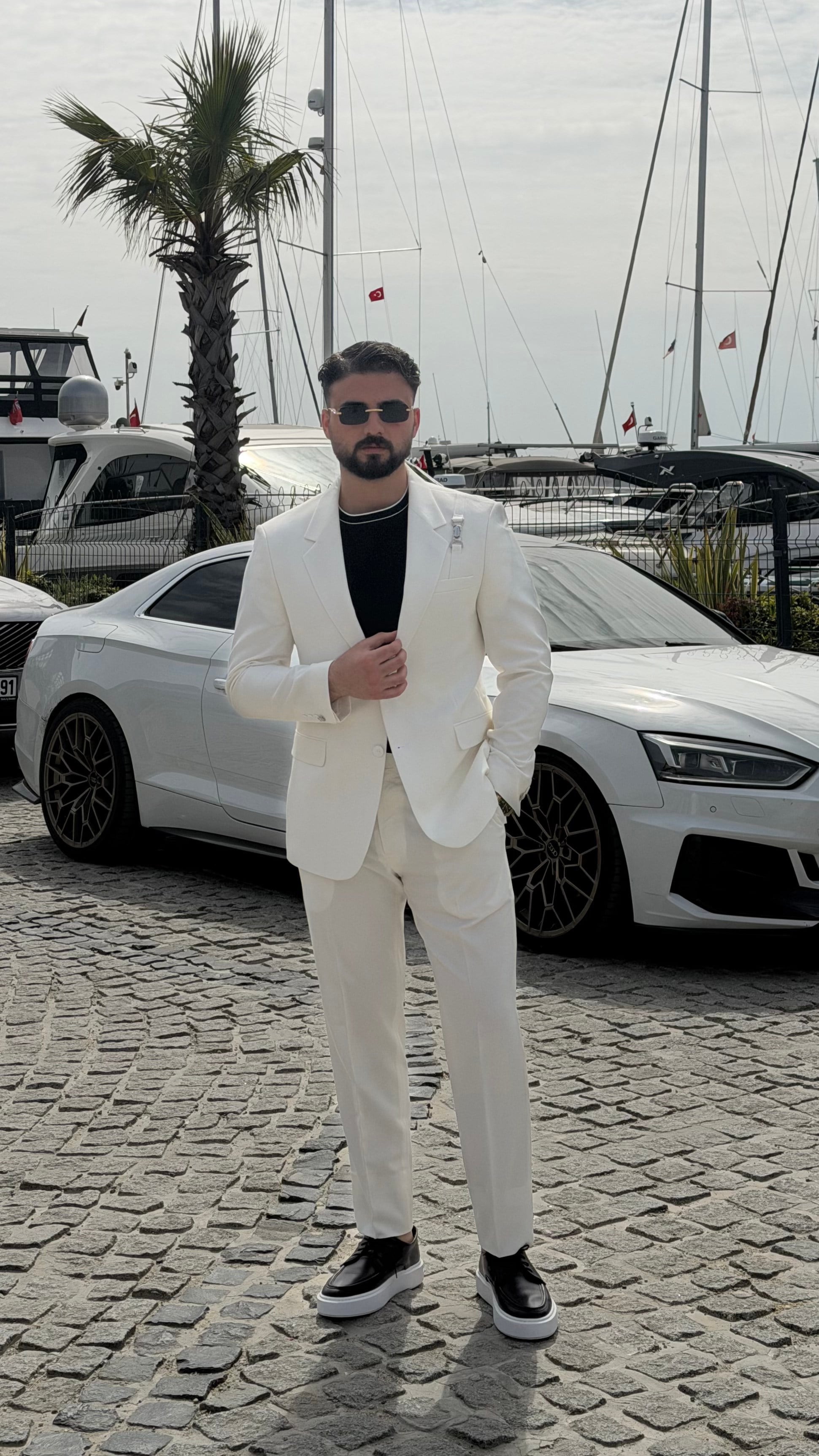 Özel Tasarım Takım Elbise ürünü TAKIM ELBİSE kategorisinde sizleri bekliyor.