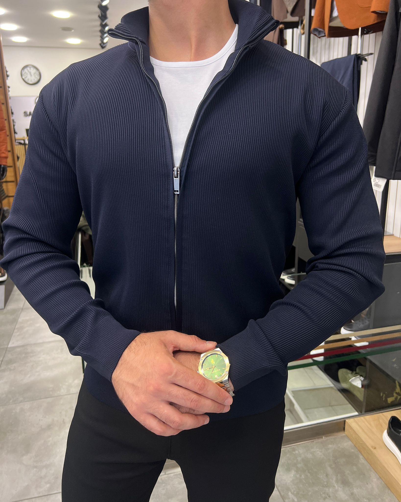 Slim Fit Fermuarlı Hırka ürünü AKSESUAR kategorisinde sizleri bekliyor.