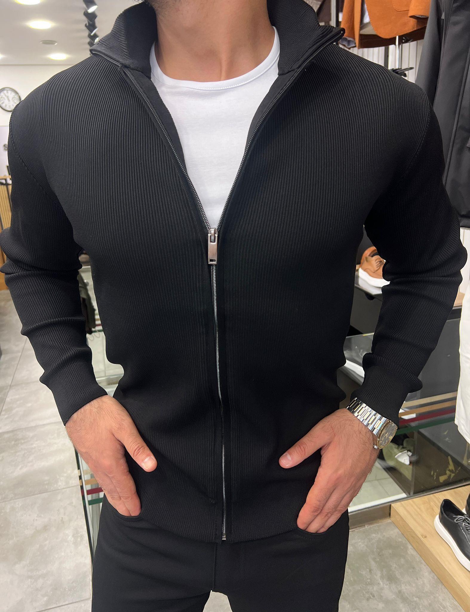 Slim Fit Fermuarlı Hırka ürünü AKSESUAR kategorisinde sizleri bekliyor.