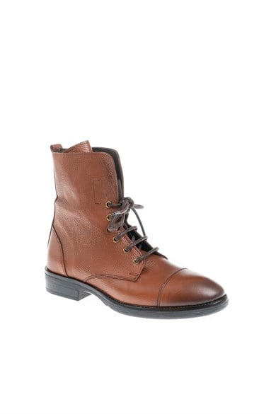 Eva Taban Hakiki Deri Postal Bot ürünü YENİ SEZON kategorisinde sizleri bekliyor.