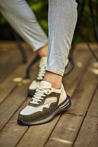 Özel Taban Tasarımlı Süet Detaylı Sneakers Ayakkabı ürünü YENİ SEZON kategorisinde sizleri bekliyor.
