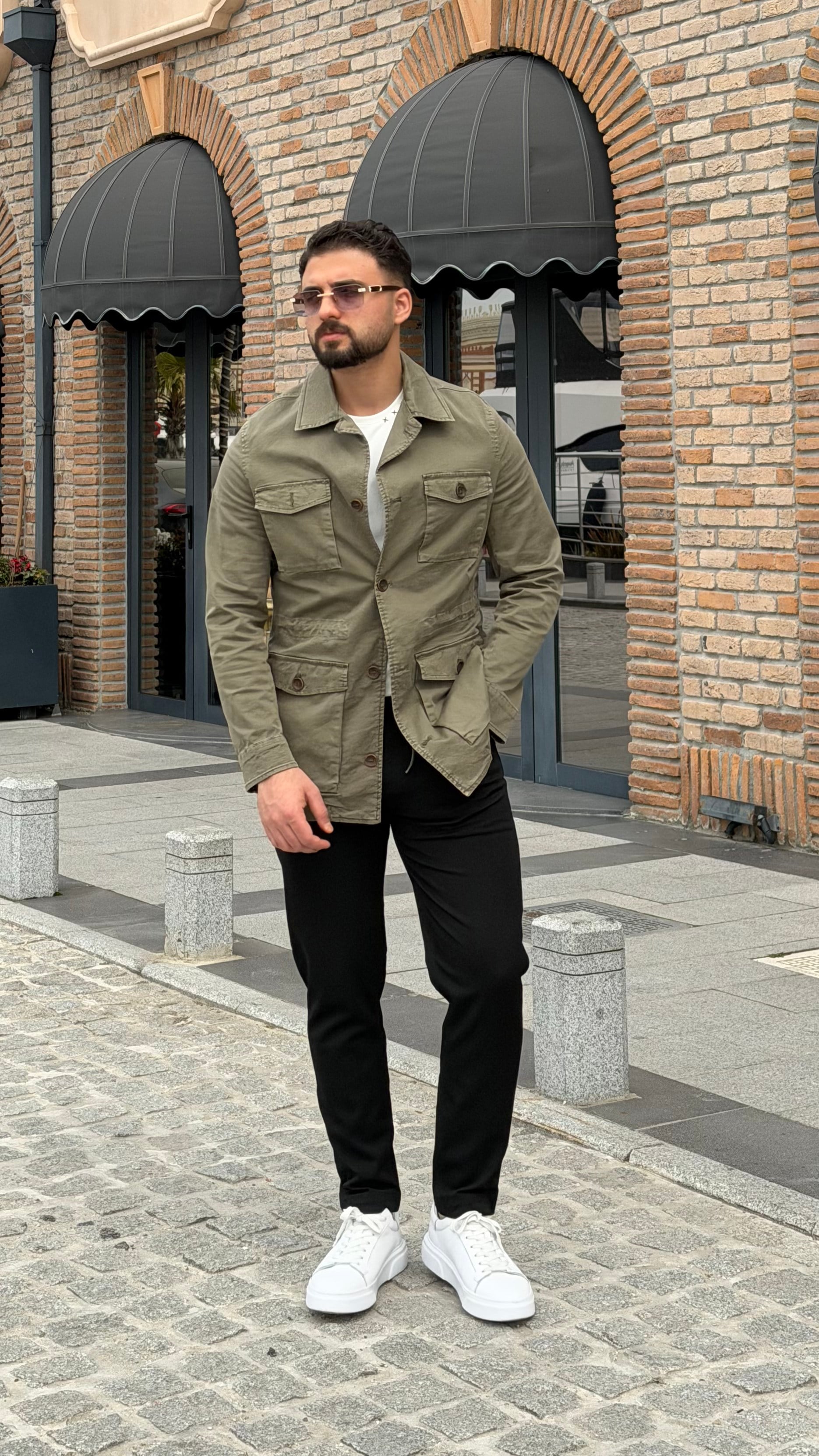 4 Pocket Detailed Safari Coat with Internal Device Green ürünü OUTERWEAR kategorisinde sizleri bekliyor.