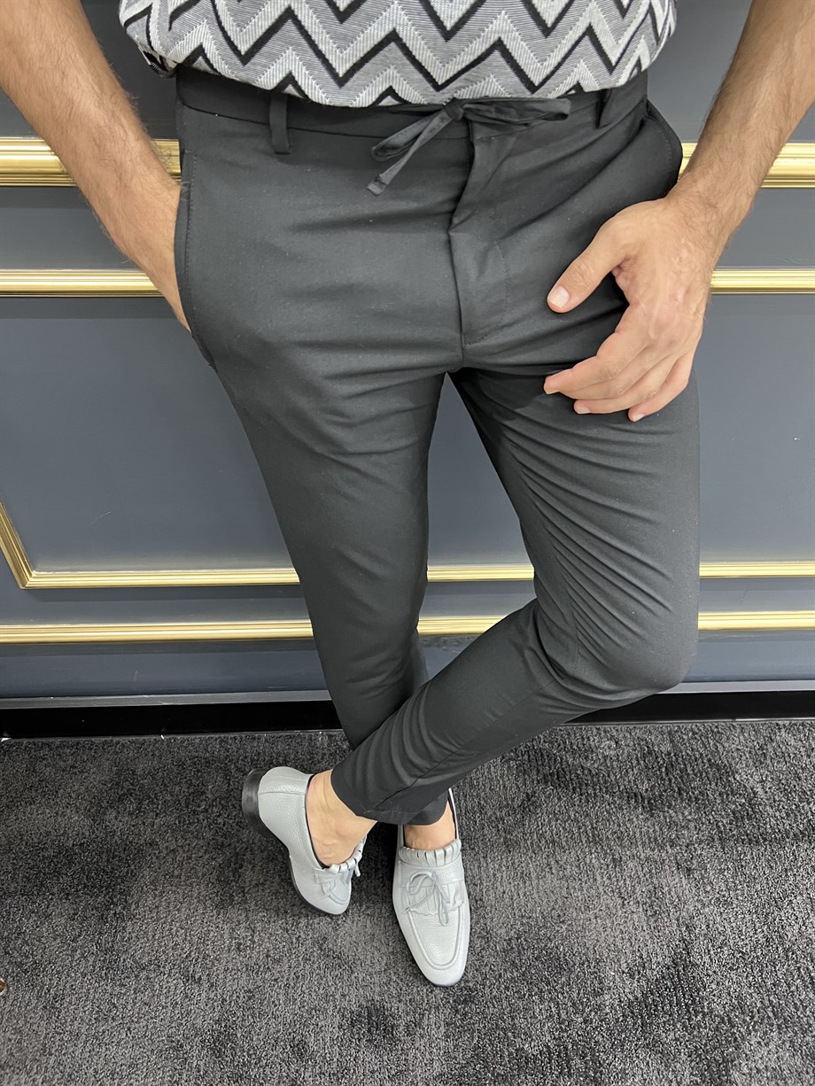 Bel İp Detaylı Slim Fit Kumaş Pantolon ürünü JEANS CLOTHING kategorisinde sizleri bekliyor.