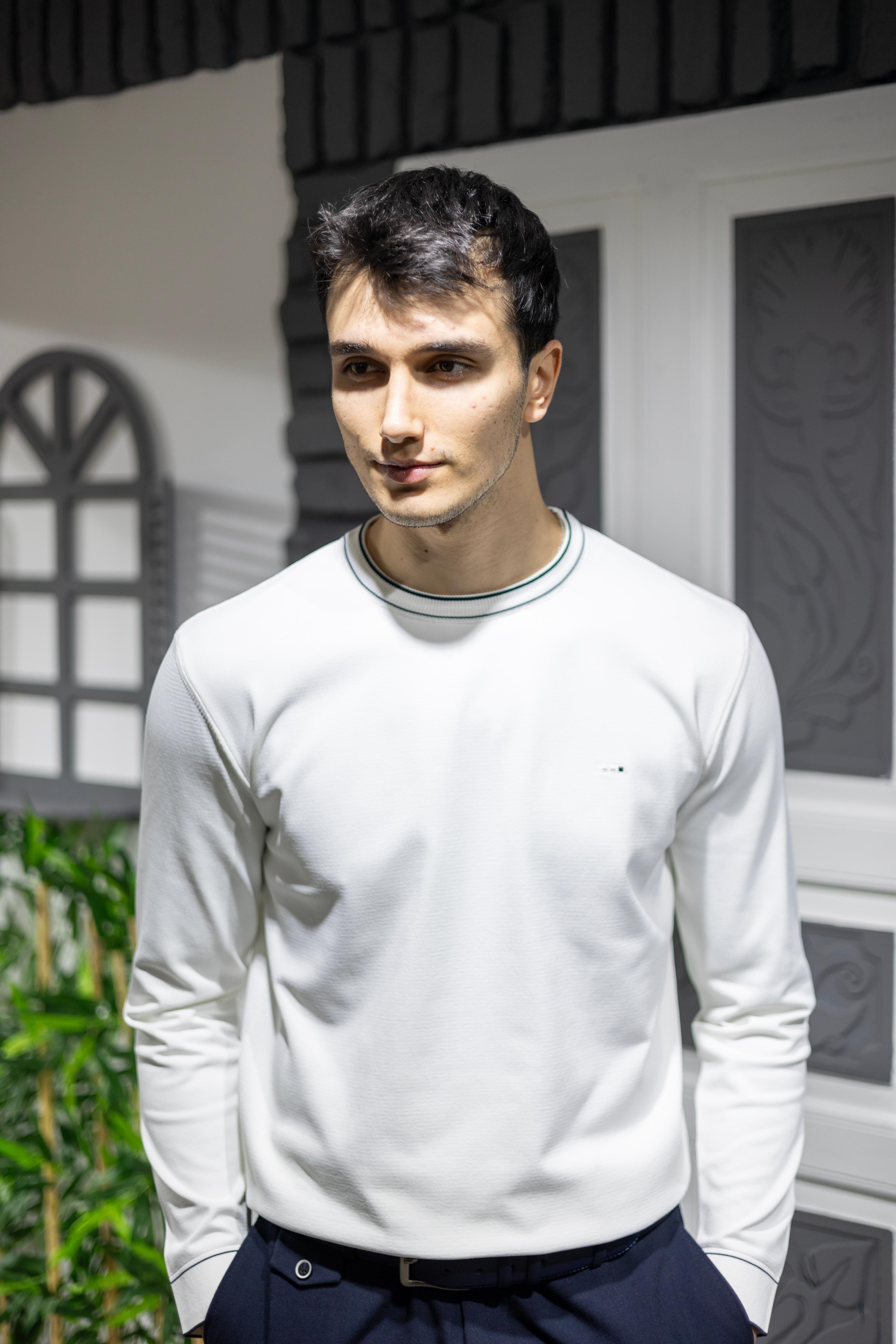 Bisiklet Yaka Triko T-Shirt ürünü ÜST GİYİM kategorisinde sizleri bekliyor.