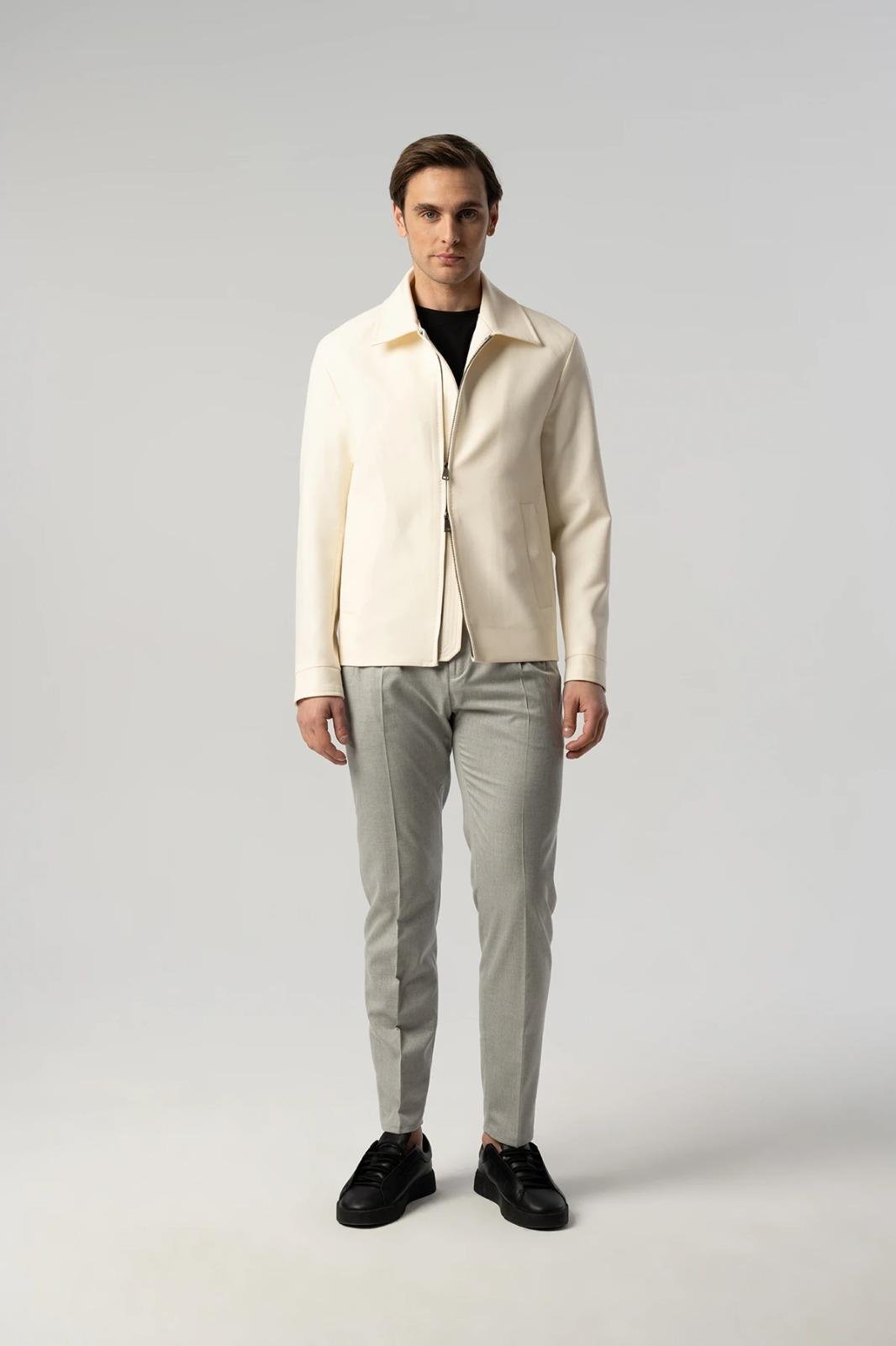 Çift Fermuarlı Eteği Lastikli Mont ürünü DIŞ GİYİM kategorisinde sizleri bekliyor.