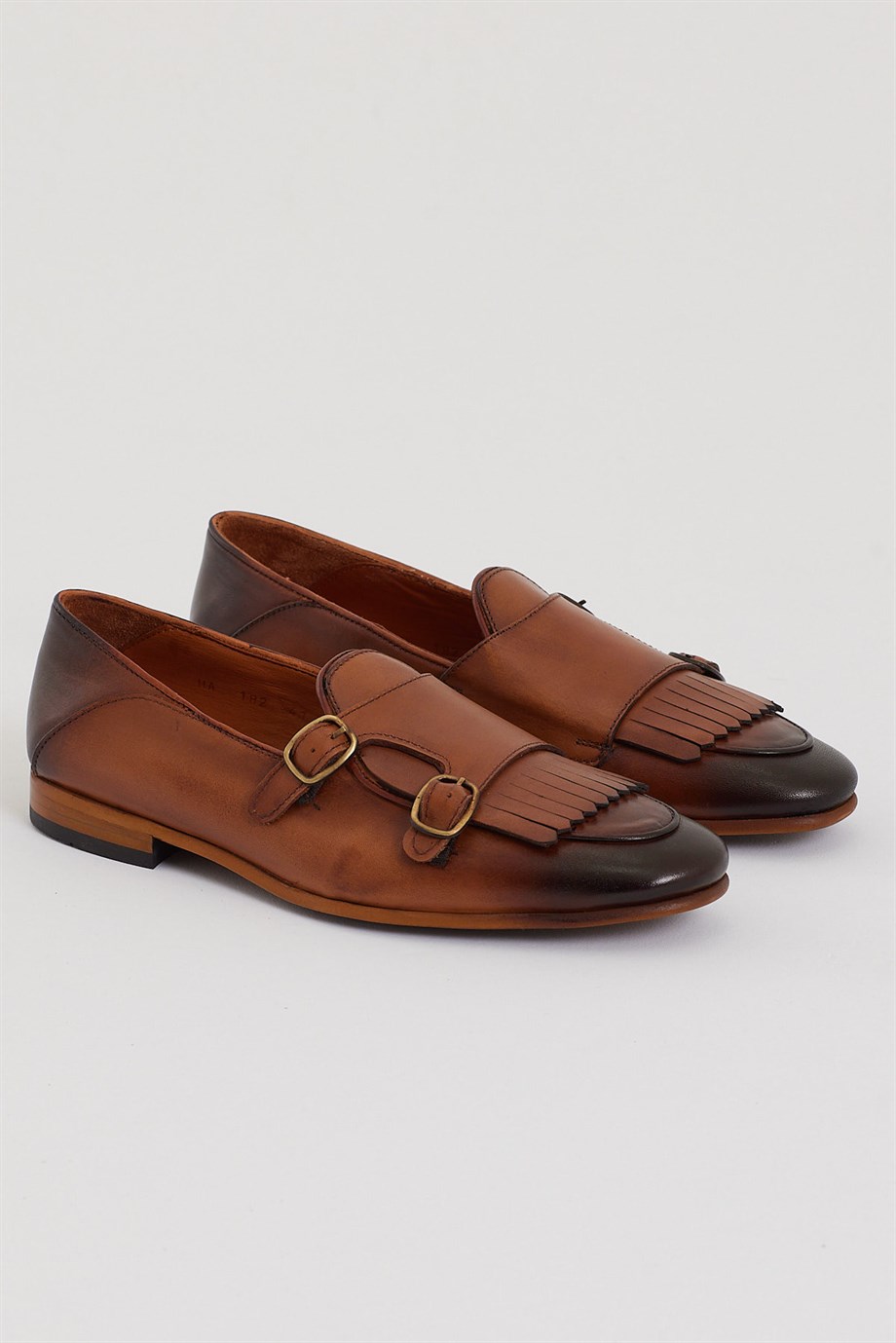 Çift Tokalı Özel Tasarım Loafer ürünü NEW SEASON kategorisinde sizleri bekliyor.