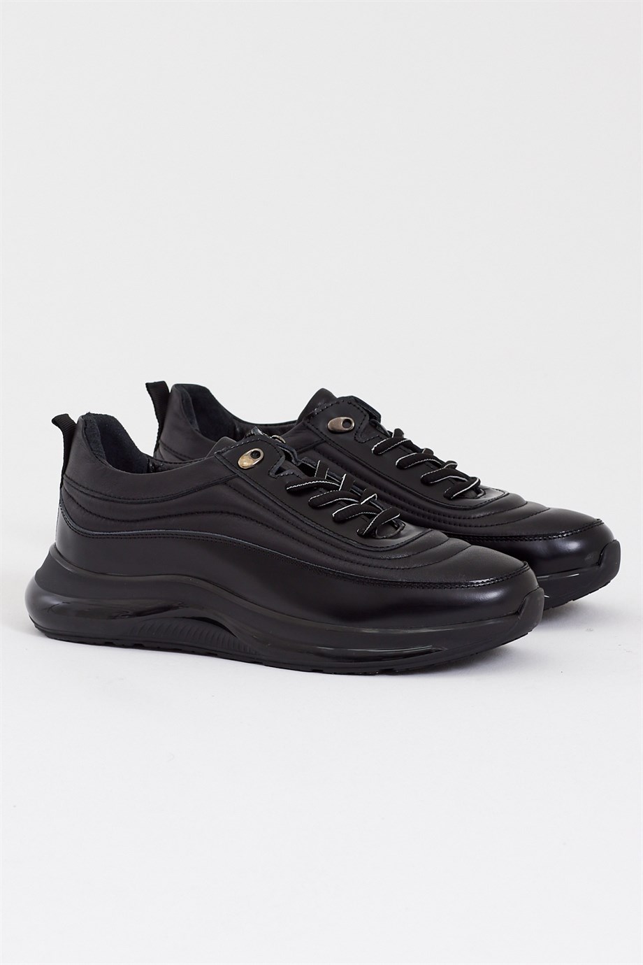 Comfort Taban Hakiki Deri Sneakers ürünü CASUAL kategorisinde sizleri bekliyor.