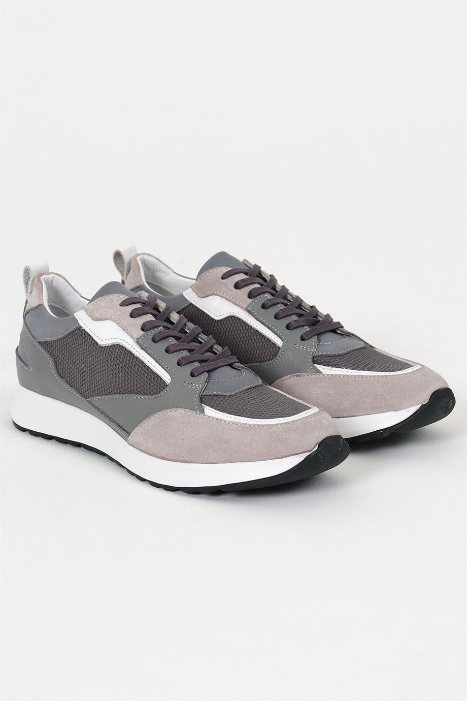 Deri File Detaylı Sneakers ürünü NEW SEASON kategorisinde sizleri bekliyor.