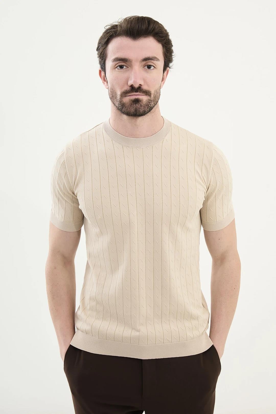 Desenli Slim Fit Bisiklet Yaka Erkek Triko T-Shirt ürünü ÜST GİYİM kategorisinde sizleri bekliyor.