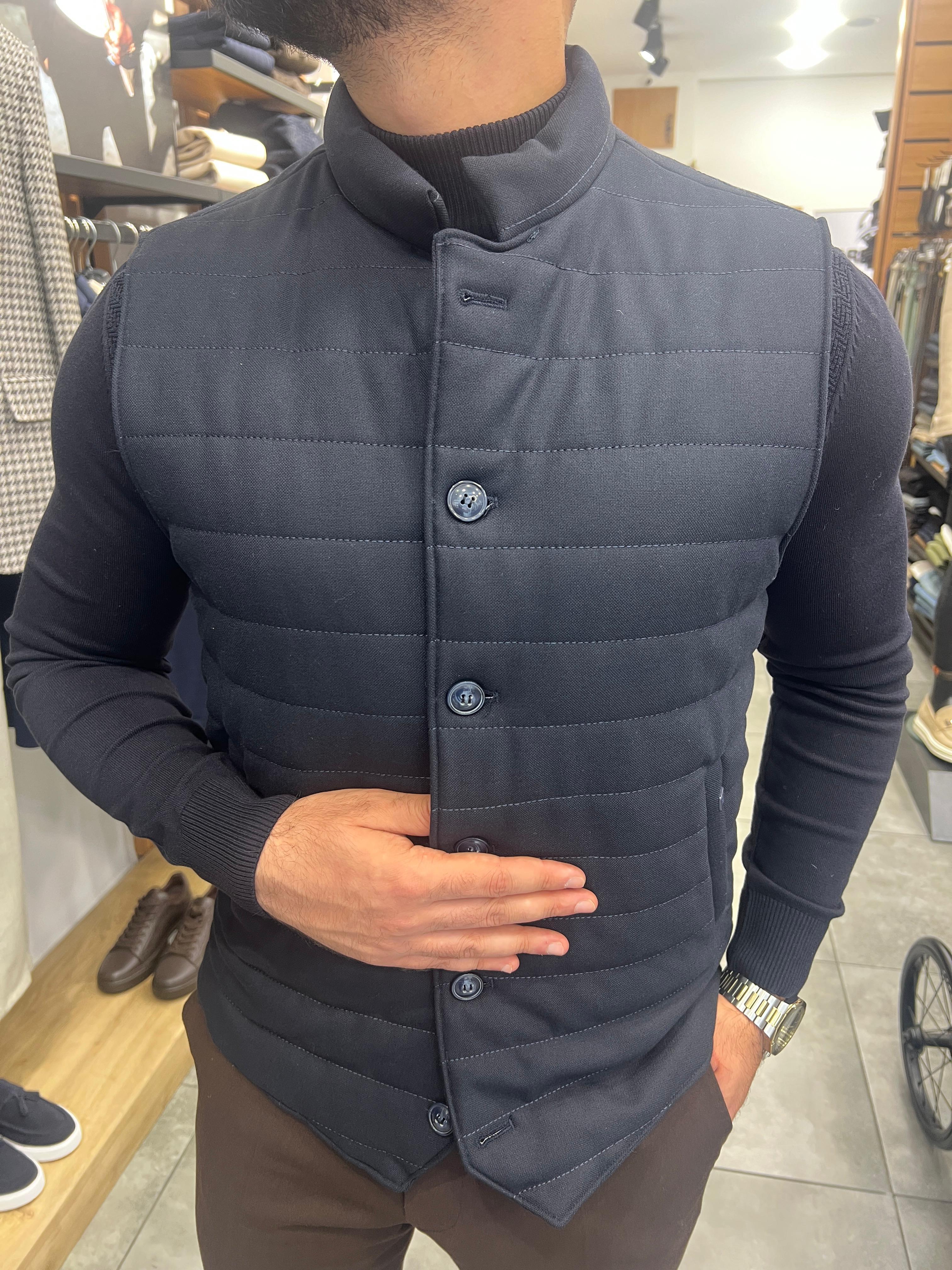 Buttoned Puffer Sweater (Vest with Knitwear Detail) ürünü OUTERWEAR kategorisinde sizleri bekliyor.