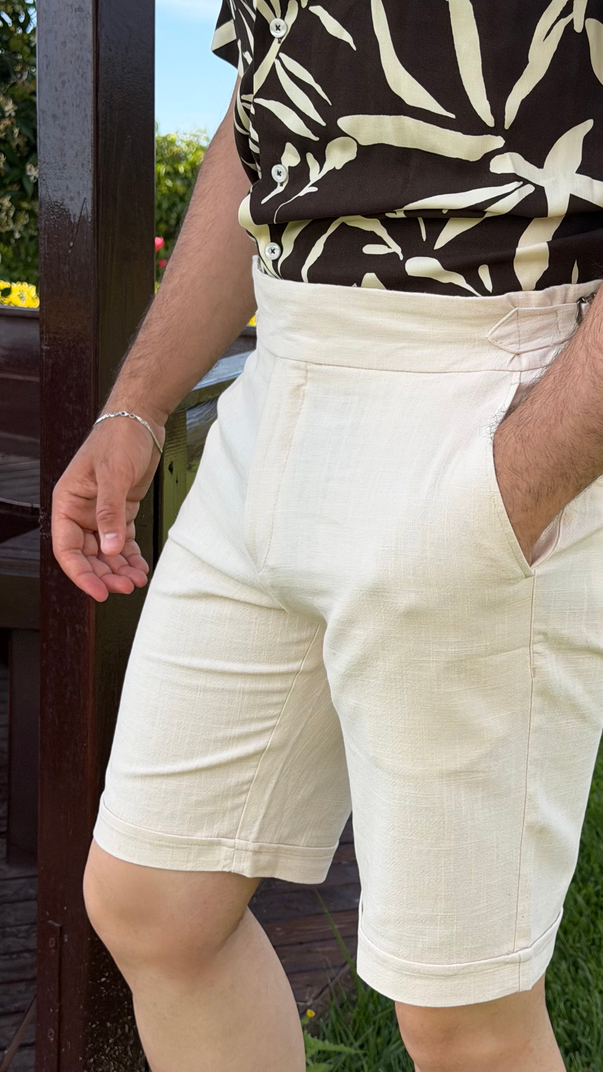 Düz Süper Slim Fit Kemerli Erkek Keten Şort Bej ürünü KUMAŞ PANTOLON kategorisinde sizleri bekliyor.