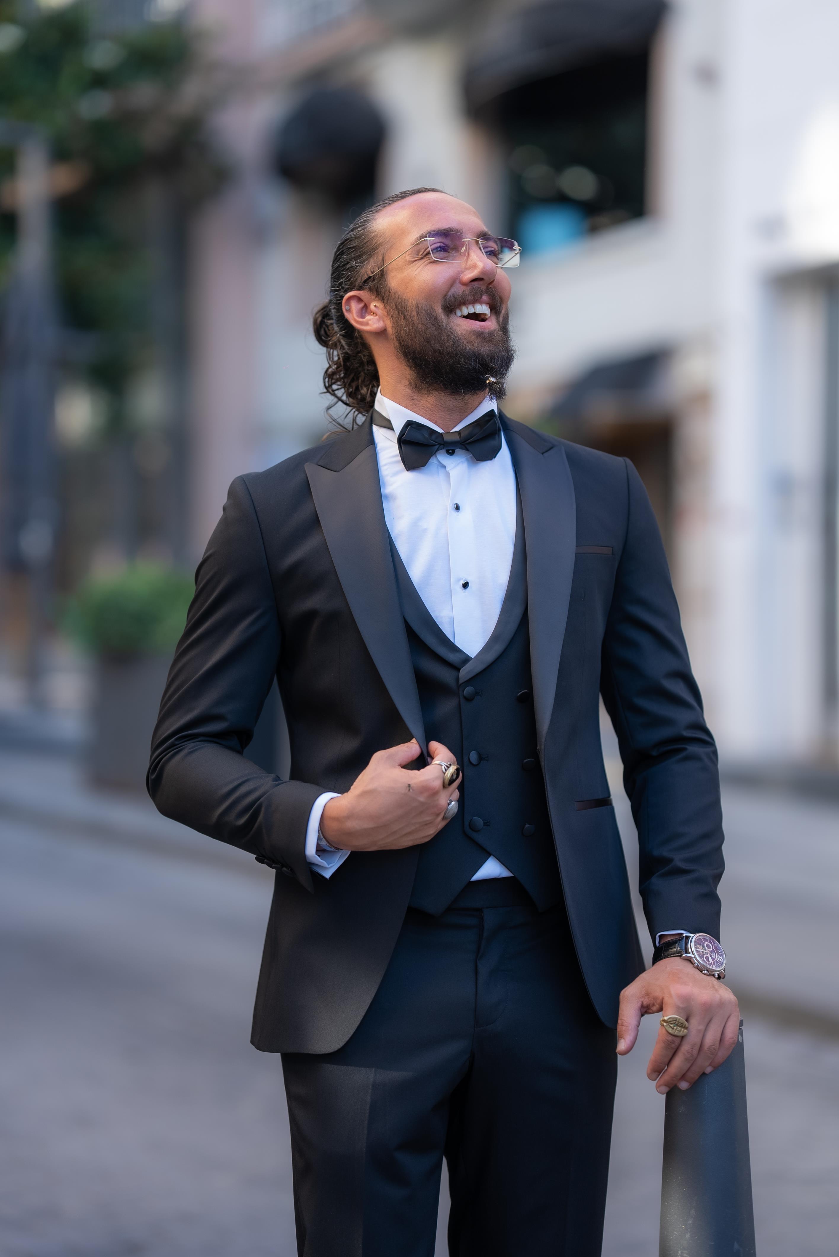Erkek Slim Fit Yaka Detaylı Smokin Siyah ürünü TAKIM ELBİSE kategorisinde sizleri bekliyor.