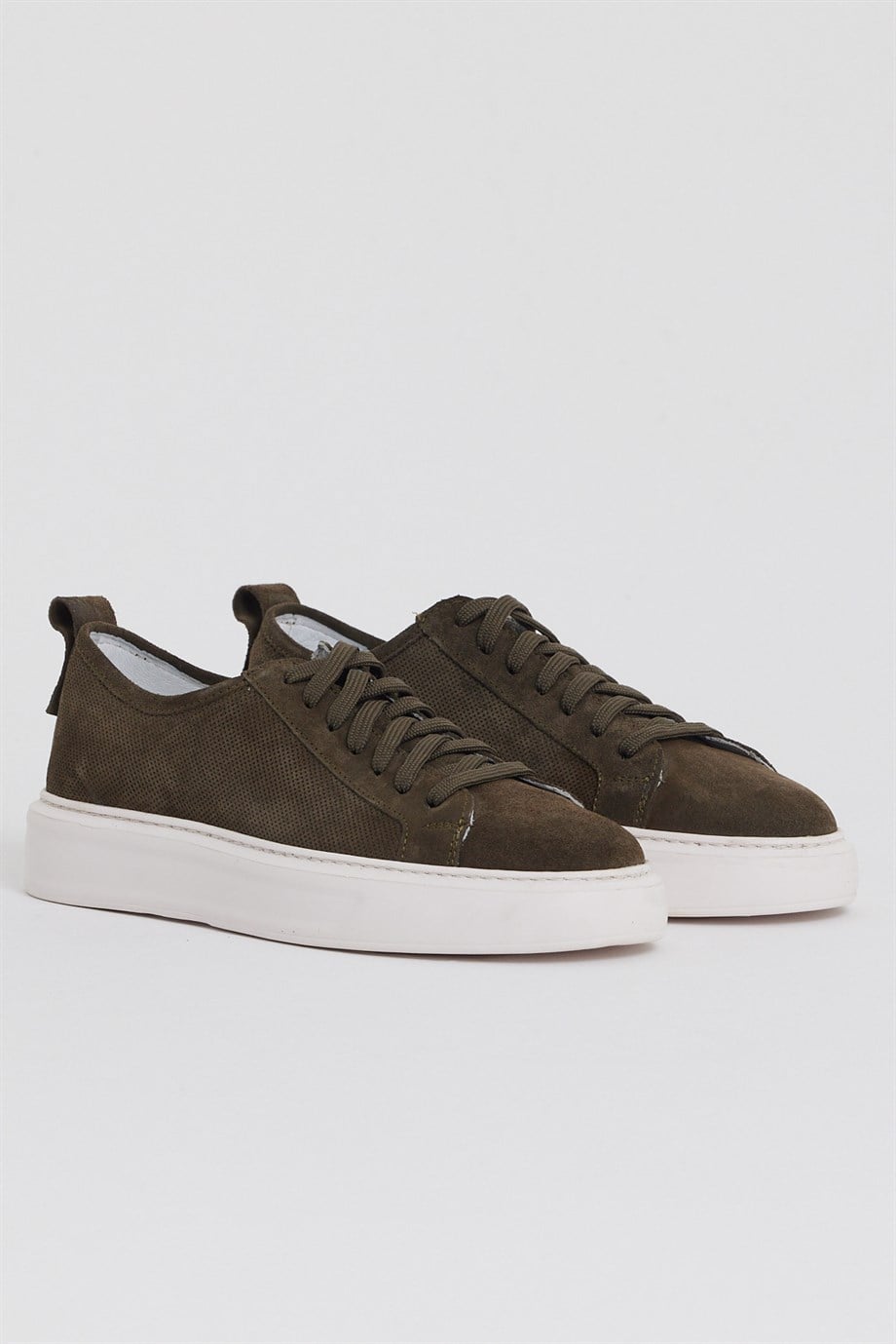 Eva Taban Hakiki Deri Sneakers ürünü NEW SEASON kategorisinde sizleri bekliyor.