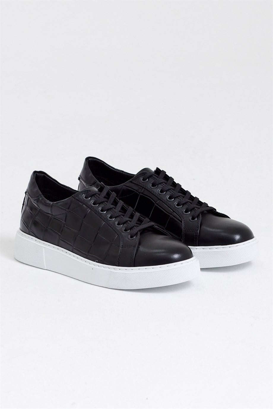 Eva Taban Kroko Desenli Sneakers ürünü SNEAKER kategorisinde sizleri bekliyor.