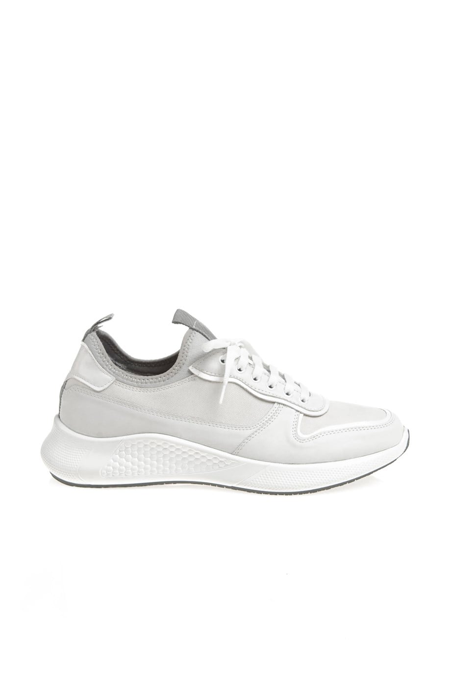 Eva Sole Sneakers Shoes ürünü NEW SEASON kategorisinde sizleri bekliyor.