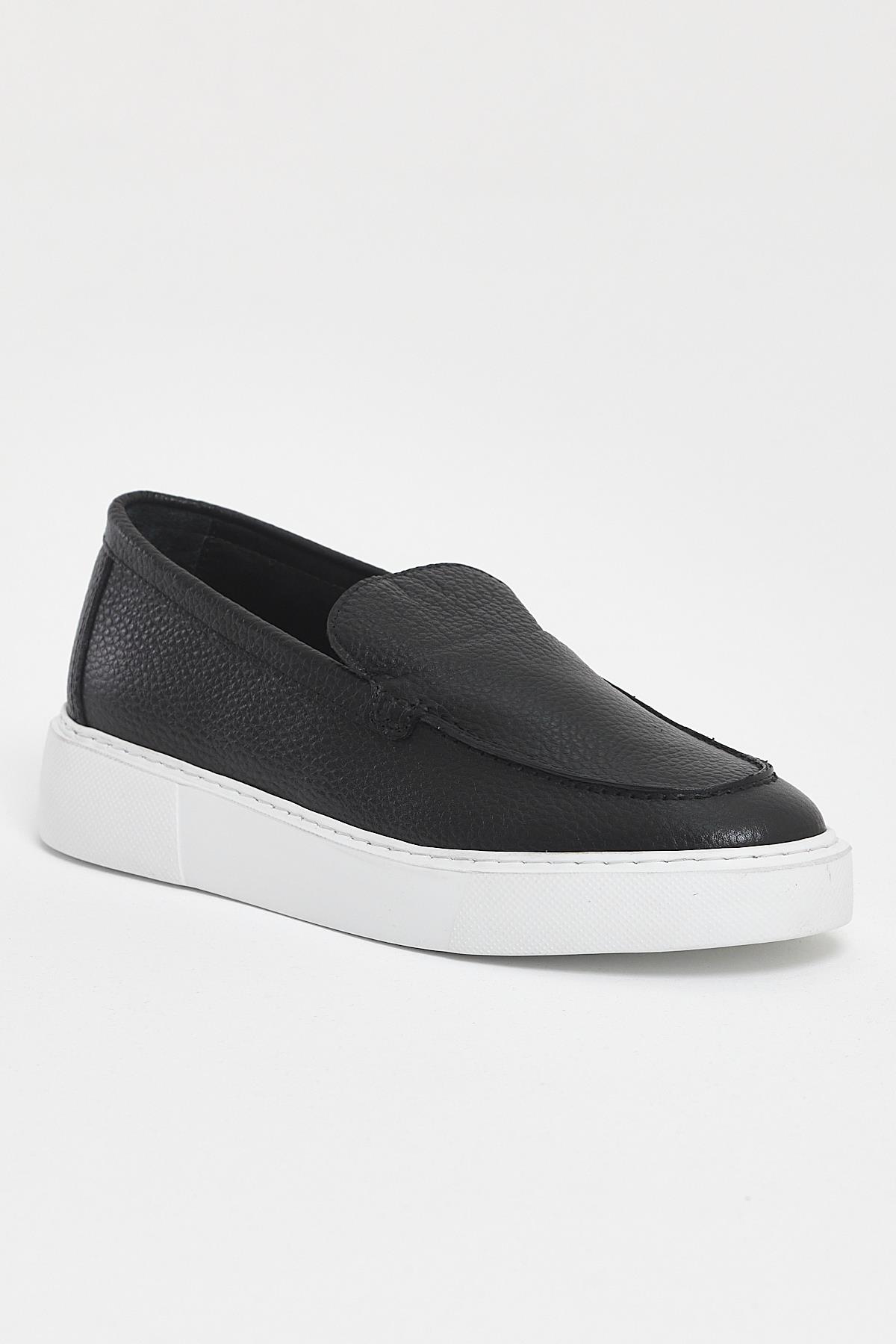 Havuzlu Eva Taban Sneakers Ayakkabı ürünü NEW SEASON kategorisinde sizleri bekliyor.