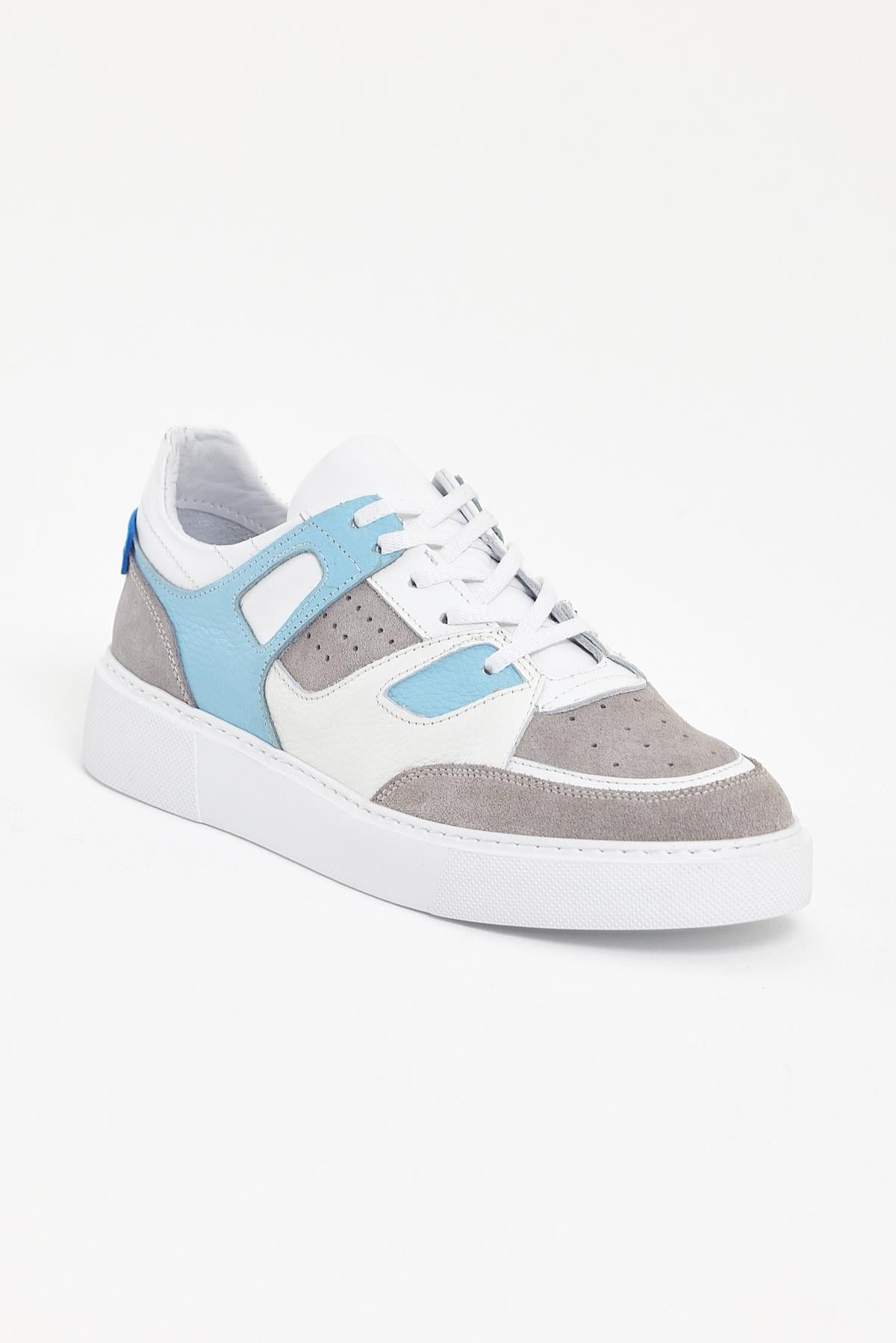 Havuzlu Eva Taban Sneakers Ayakkabı ürünü NEW SEASON kategorisinde sizleri bekliyor.