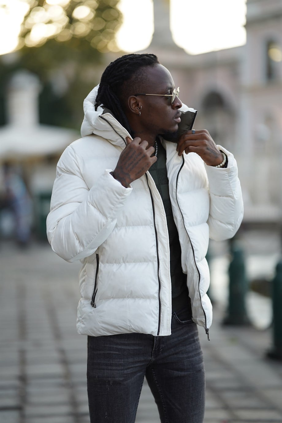 Hooded Detailed Filled Slim Fit Coat ürünü OUTERWEAR kategorisinde sizleri bekliyor.