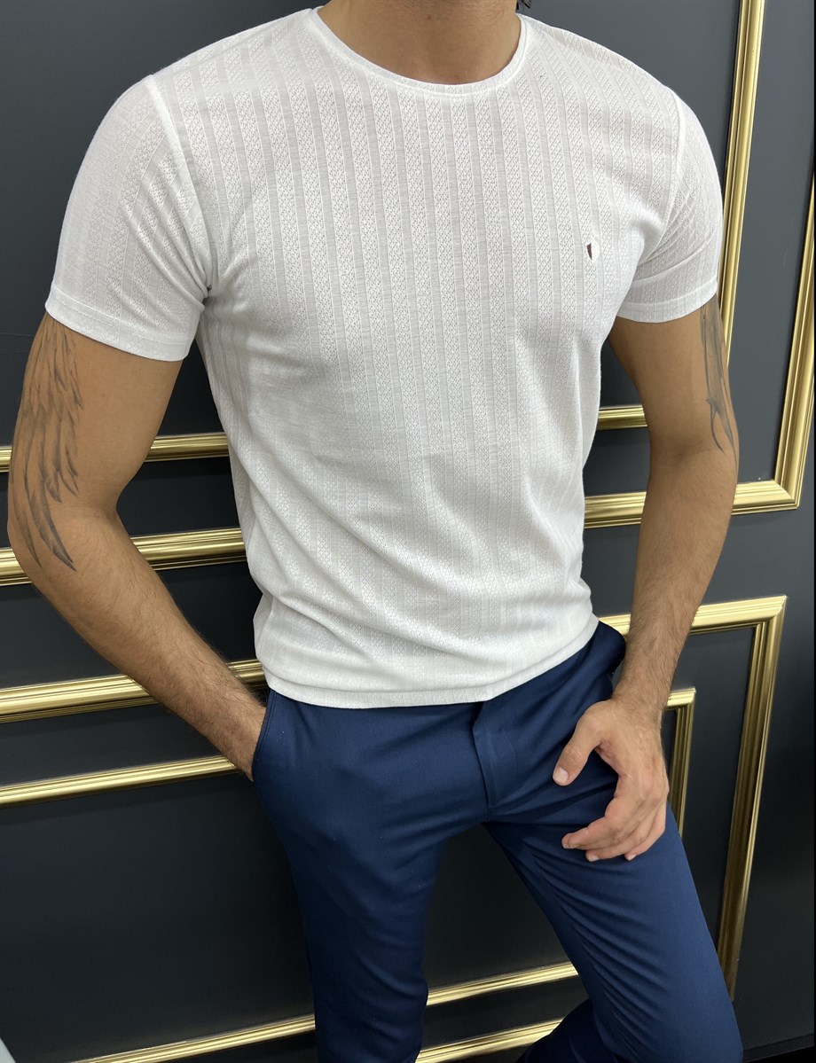 Kendinden Desenli Bisiklet Yaka Tshirt ürünü ÜST GİYİM kategorisinde sizleri bekliyor.