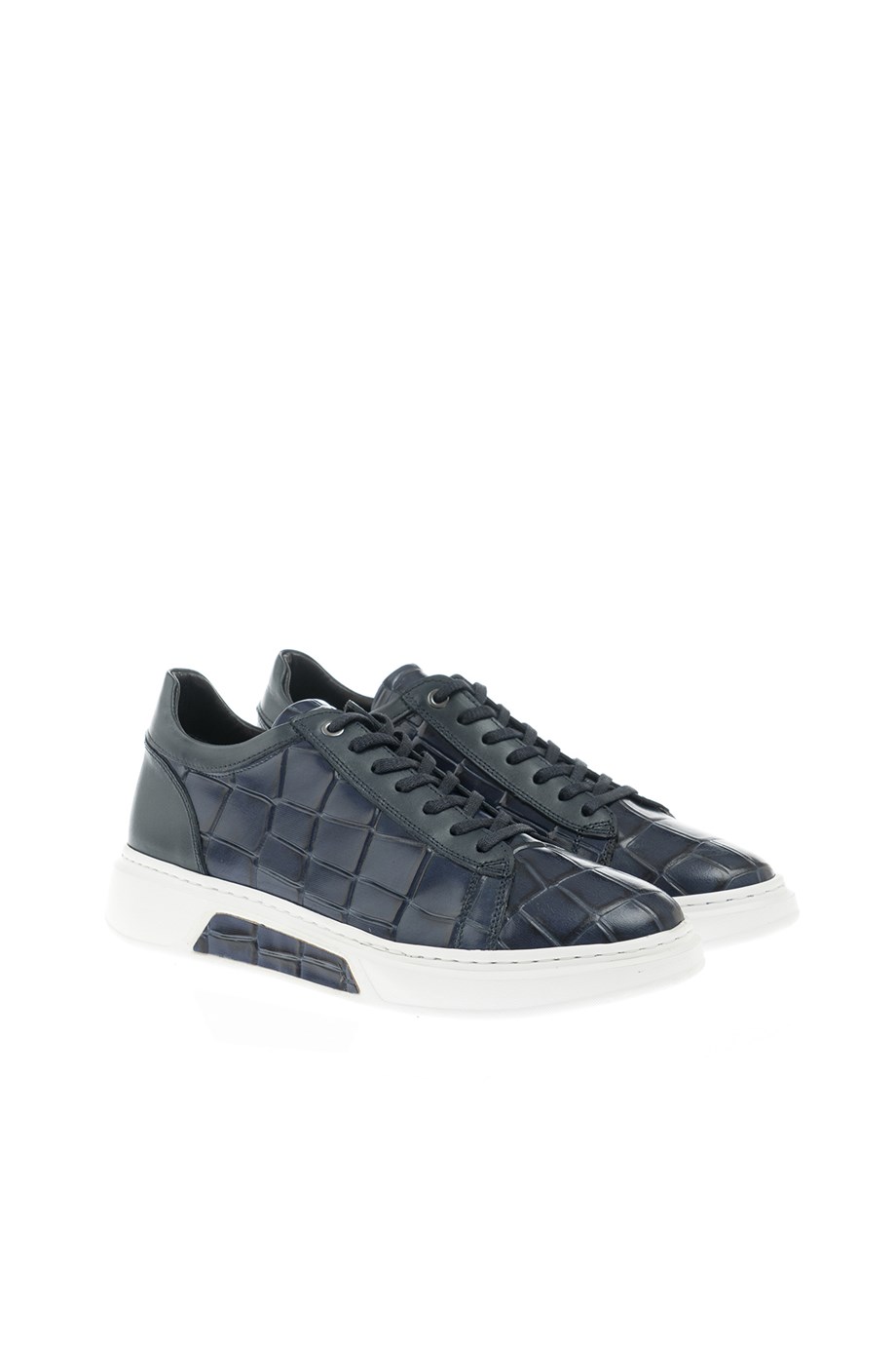 Kroko Detaylı Özel Tasarım Sneakers ürünü NEW SEASON kategorisinde sizleri bekliyor.